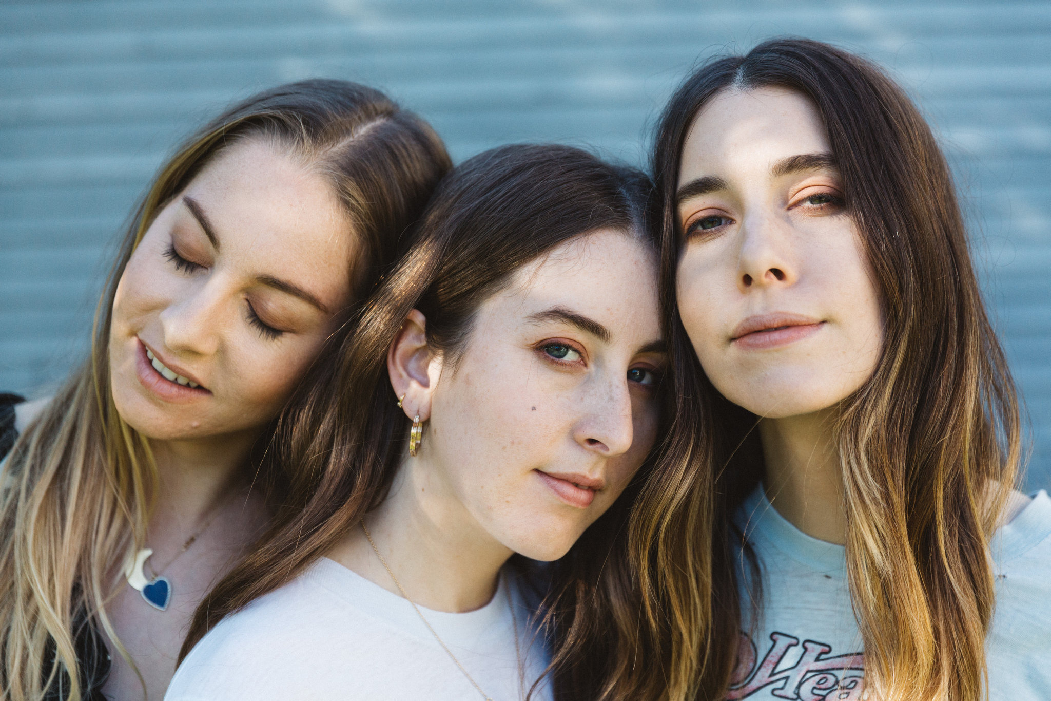 Haim Wants to Prove That Vintage Vibes Feel Just Fine Now - The New York Times 2050x1370