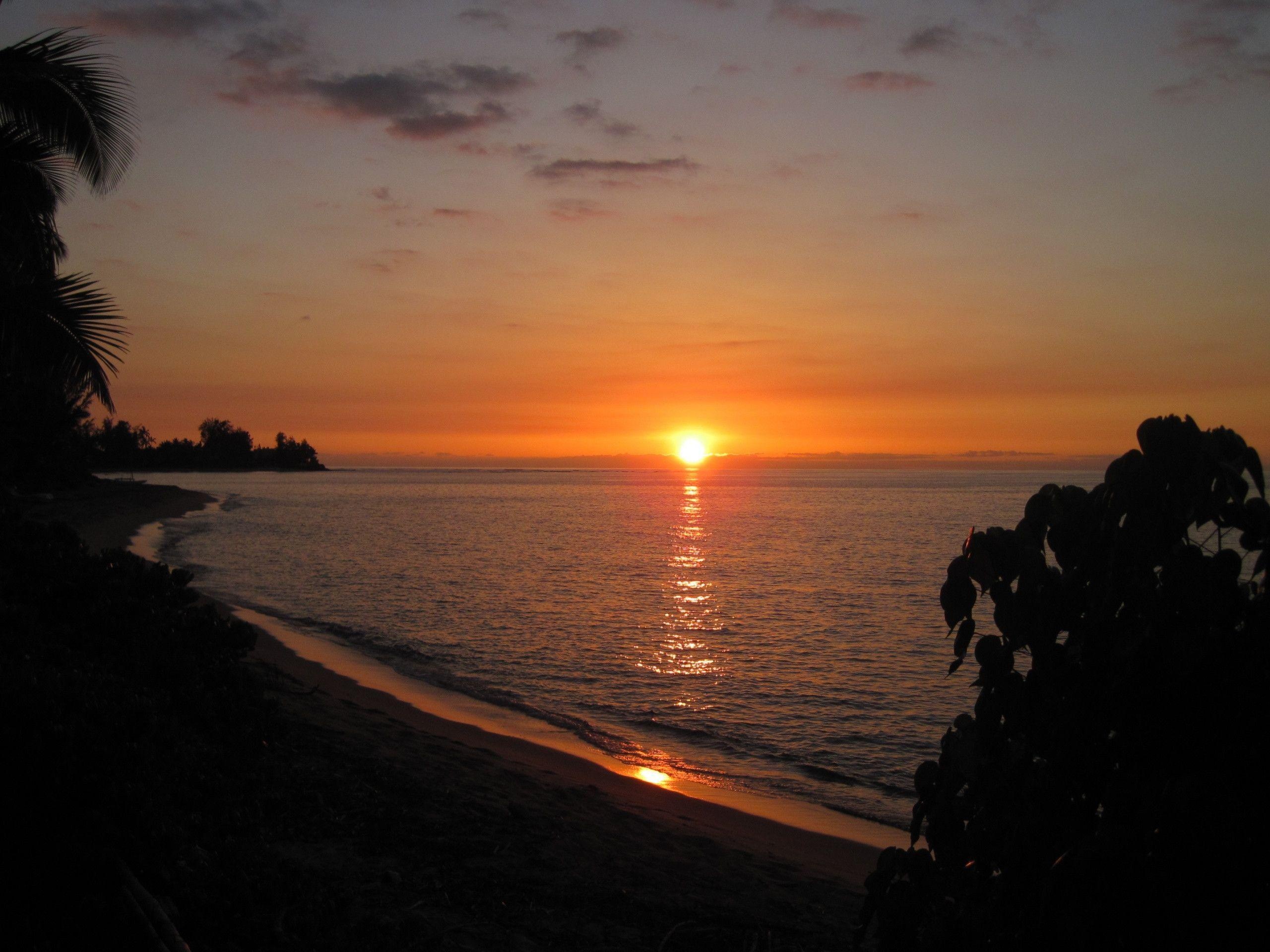 Hawaiian sunset, Tropical paradise, Nature's farewell, Warm colors, 2560x1920 HD Desktop
