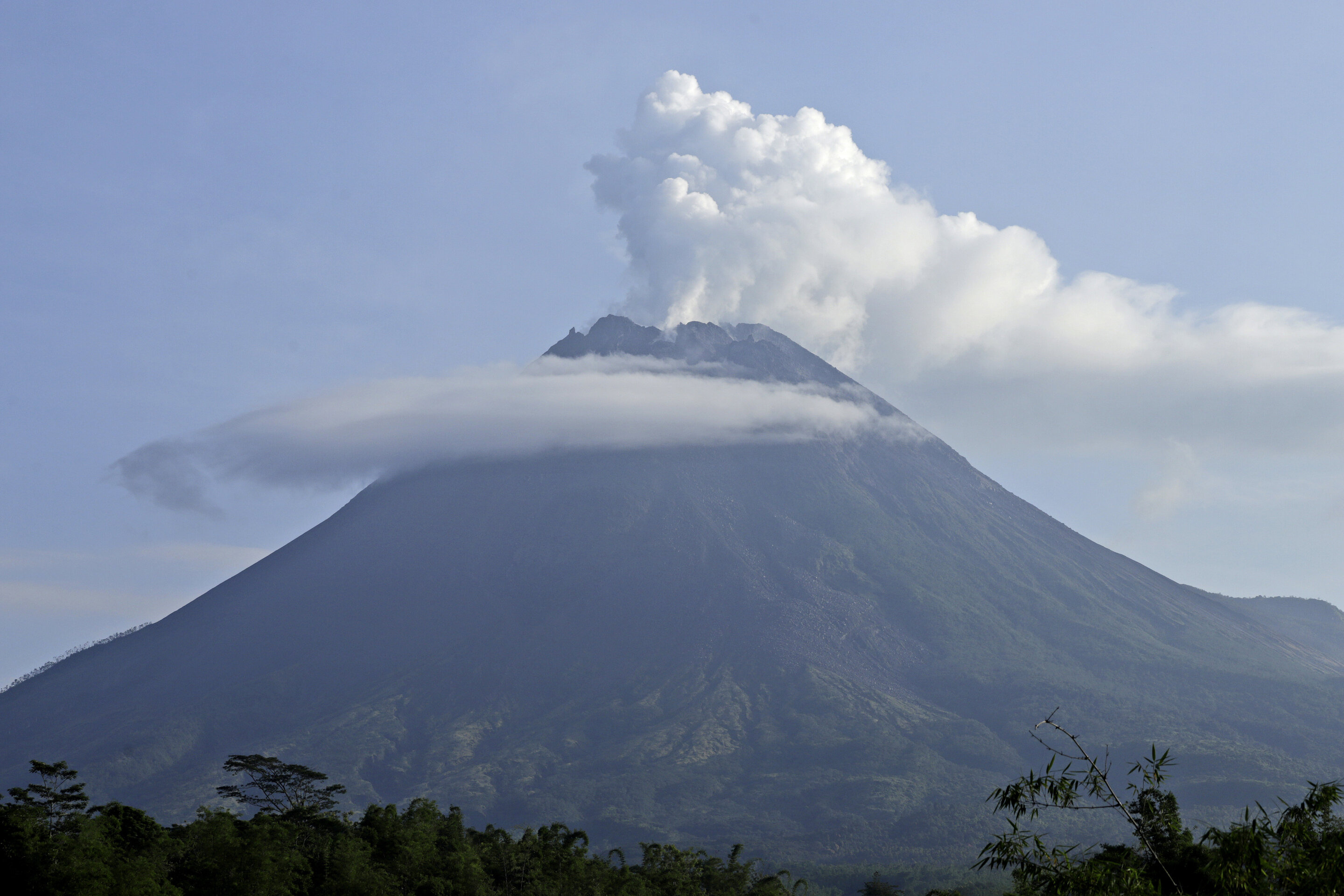 Merapi Volcano, Fiery spectacle, Volcanic activity, Natural wonder, 2880x1920 HD Desktop