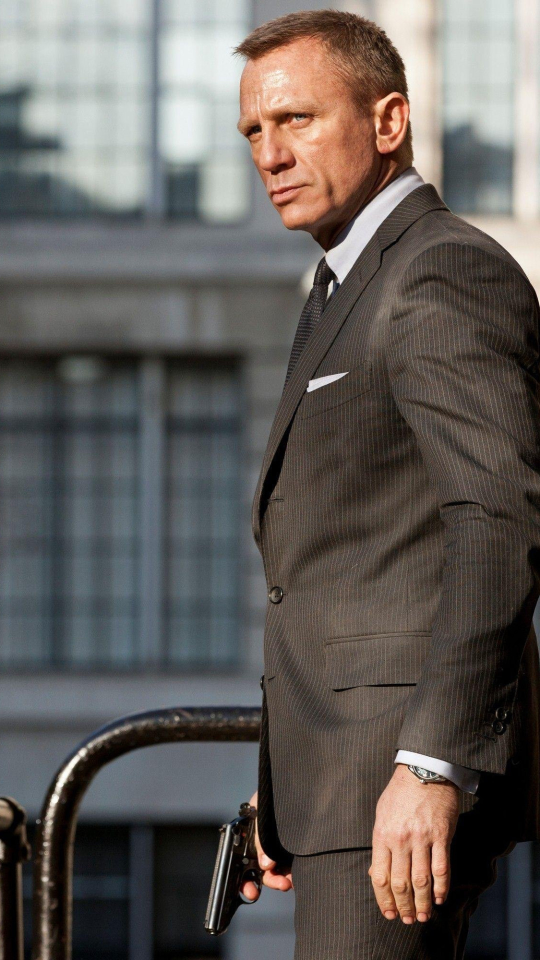 Daniel Craig: The first Bond actor to be born in the post-Bond era. 1080x1920 Full HD Wallpaper.
