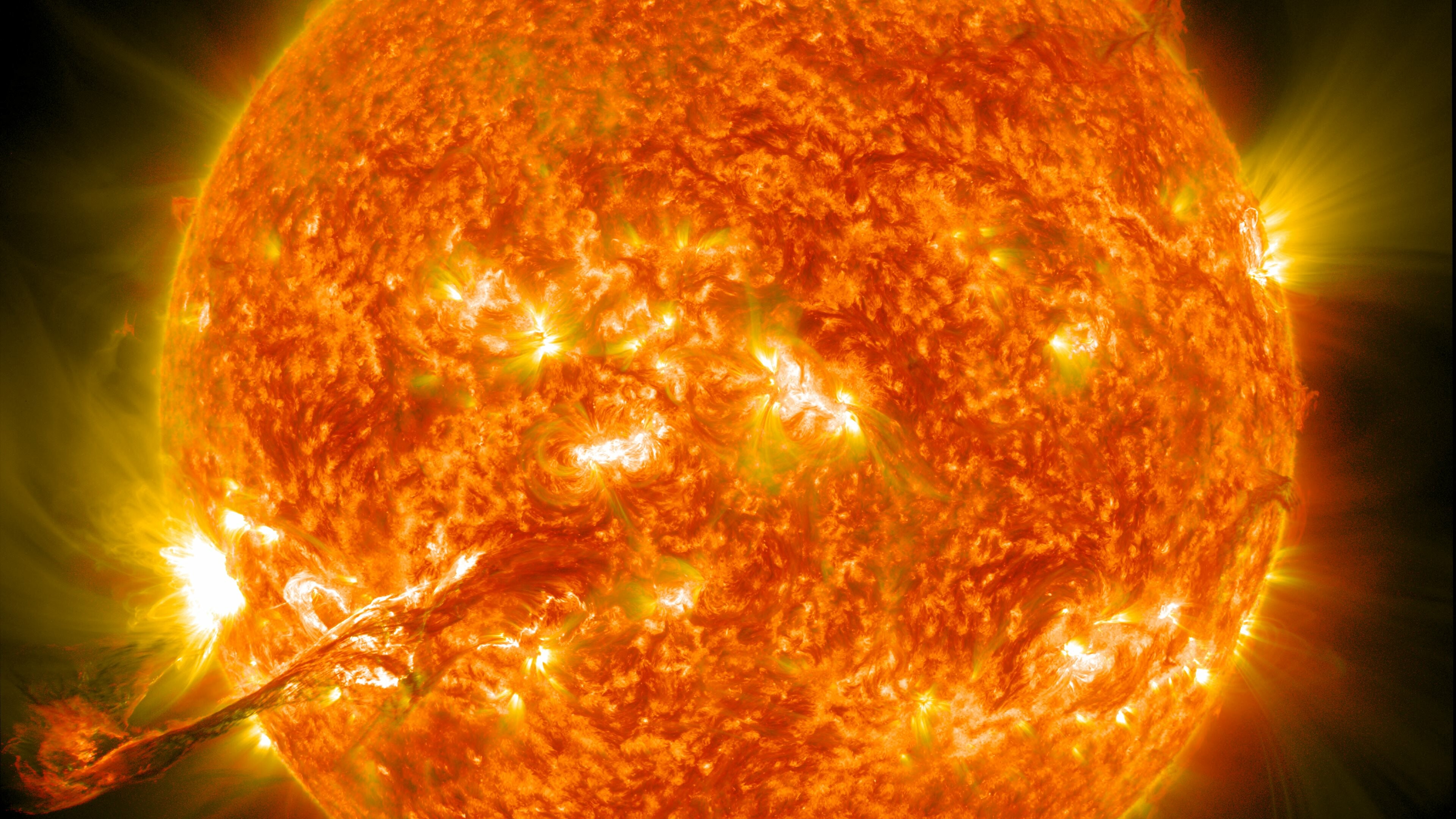 Awe-inspiring sun, NASA's view, Captivating imagery, Celestial wonder, 3840x2160 4K Desktop