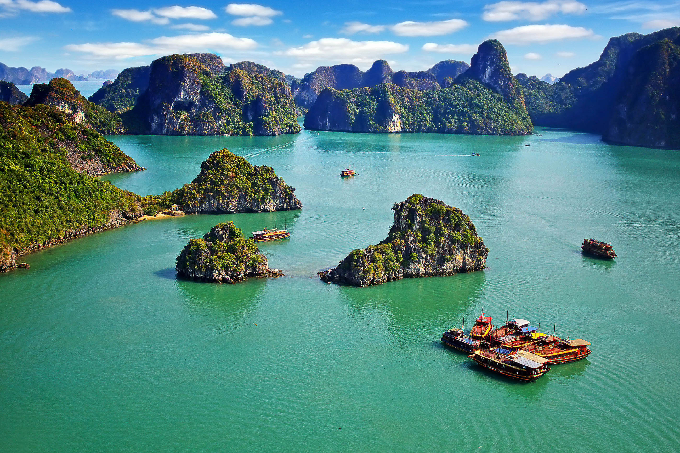 Halong Bay, Vietnam travel, Franks travelbox, Natural wonder, 2600x1740 HD Desktop