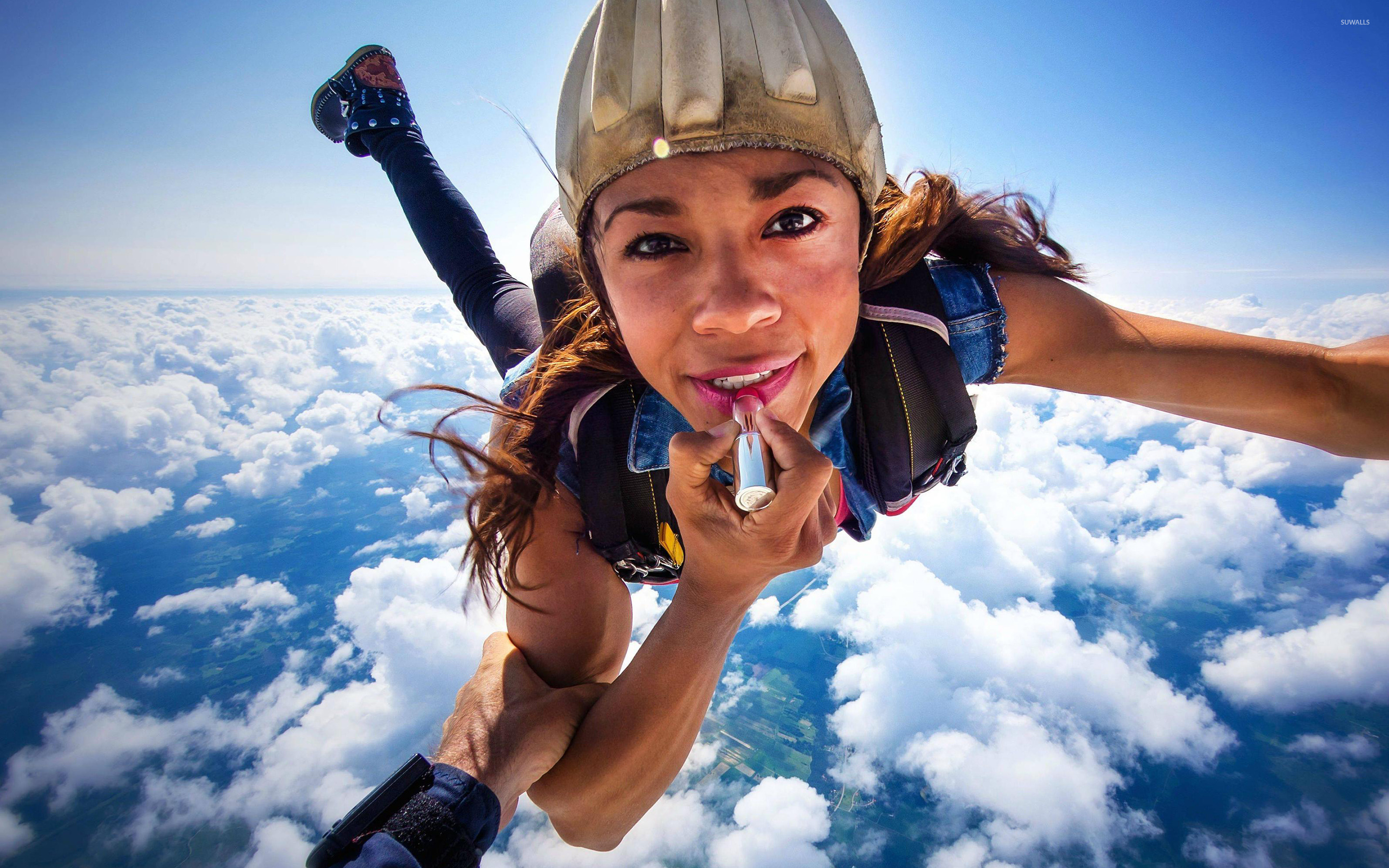 Parachuting: Skydiver girl with lipstick, Free-falling tandem formation. 2880x1800 HD Wallpaper.
