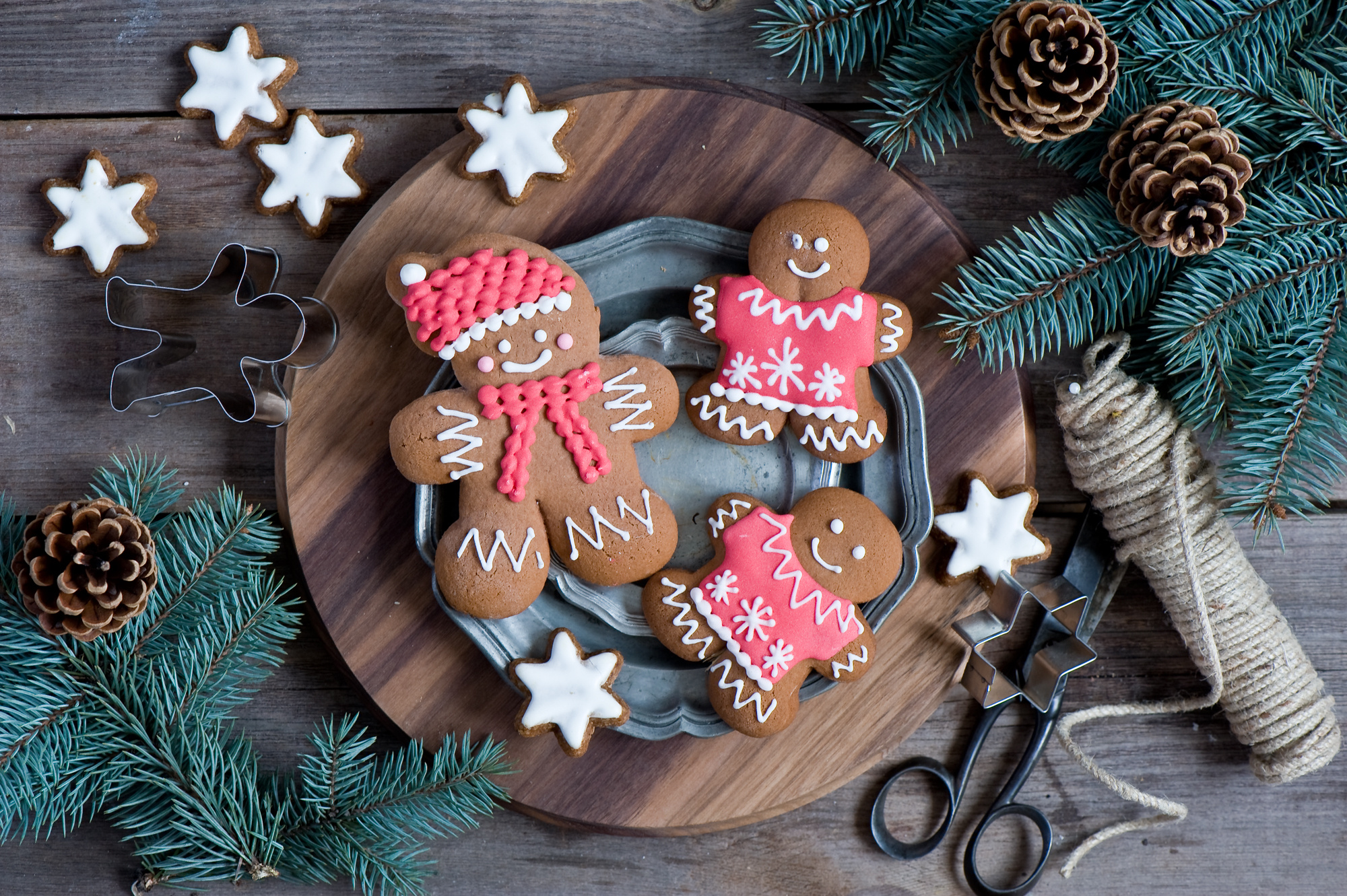 Gingerbread Man, Holiday-inspired download, Festive treats, Yummy snacks, 2000x1340 HD Desktop