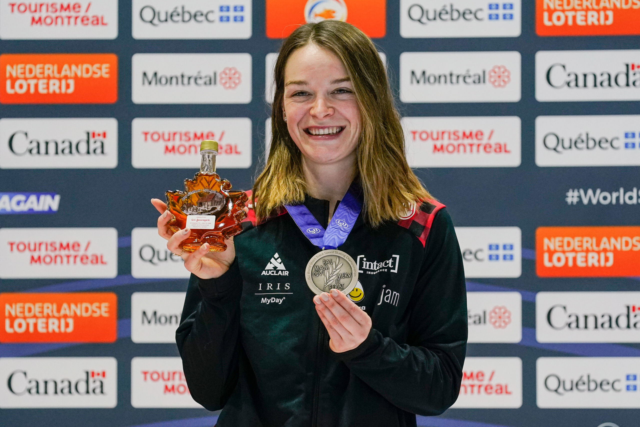 Kim Boutin, World championship silver, Montreal honor, Short track excellence, 2560x1710 HD Desktop