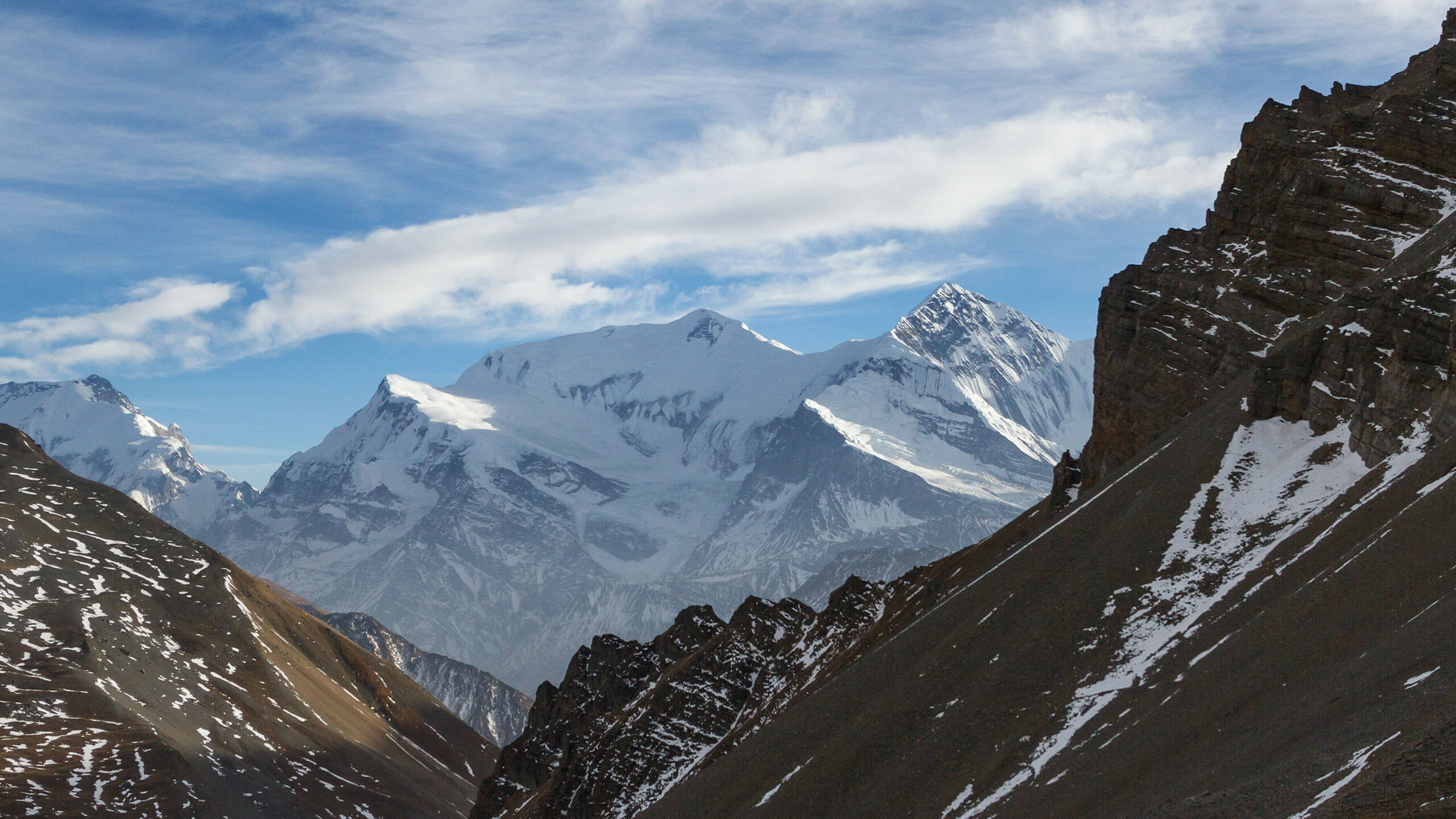 Himalayas: K2, Kanchenjunga, Lahotse and Dhaulagiri are popular peaks for climbing in the range. 2560x1440 HD Wallpaper.