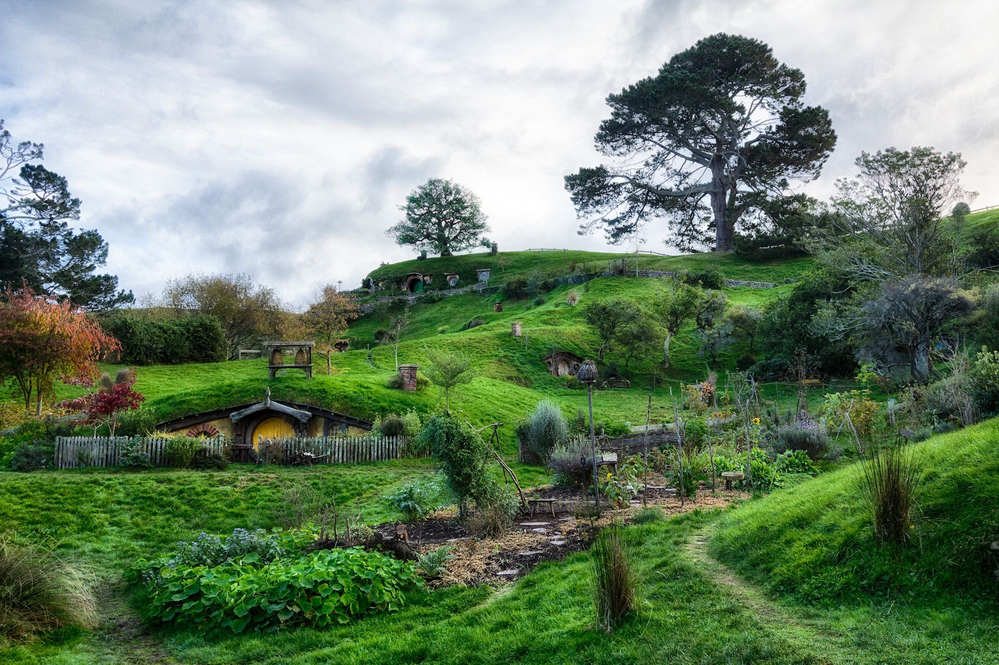 The Shire, New Zealand, Hobbit house, Scenic beauty, 2000x1340 HD Desktop