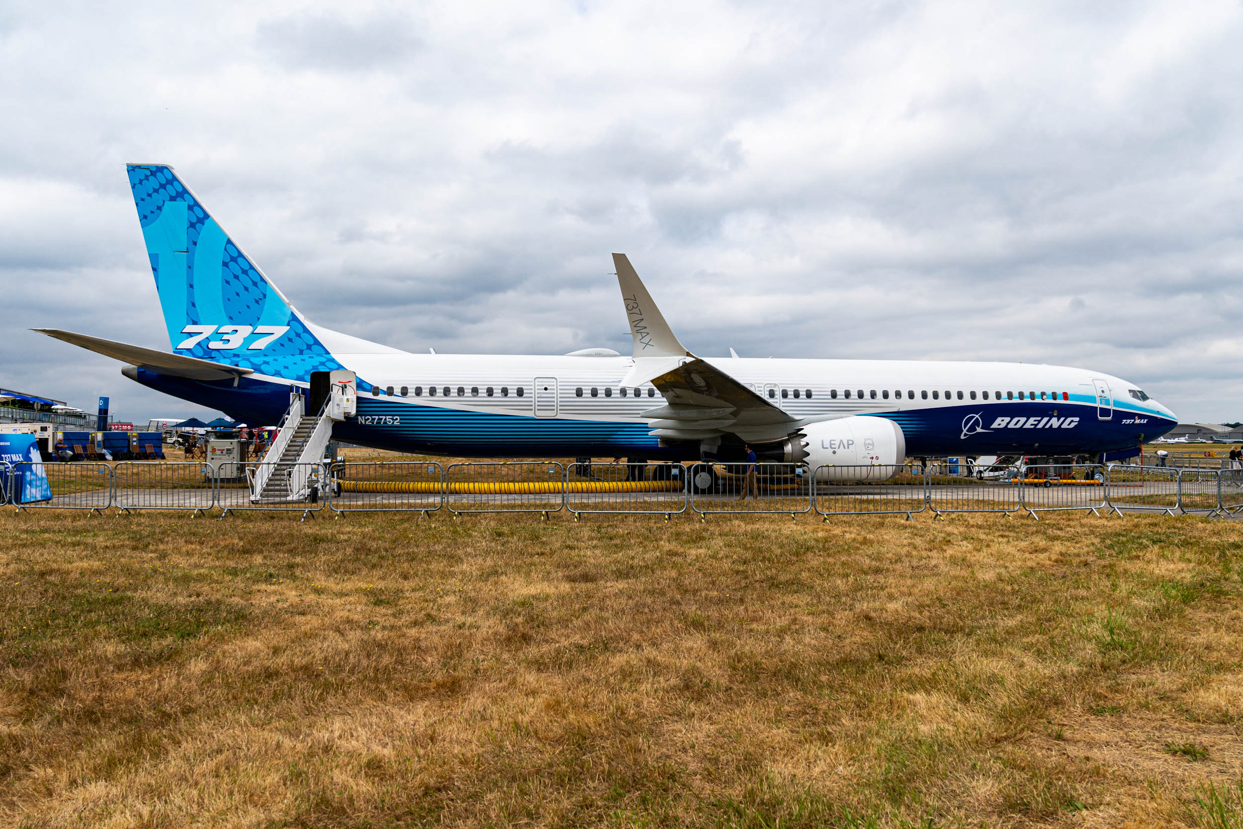 Boeing 737 MAX, Revolutionary prototype, Peek into the future, Cutting-edge design, 2500x1670 HD Desktop