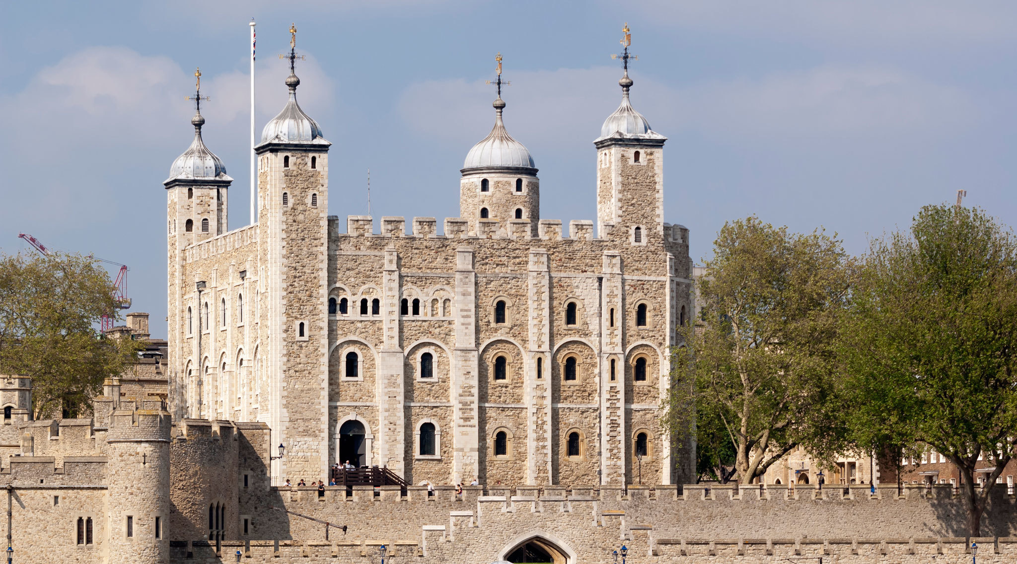 Tower of London for tourists, Time Out, 2050x1140 HD Desktop