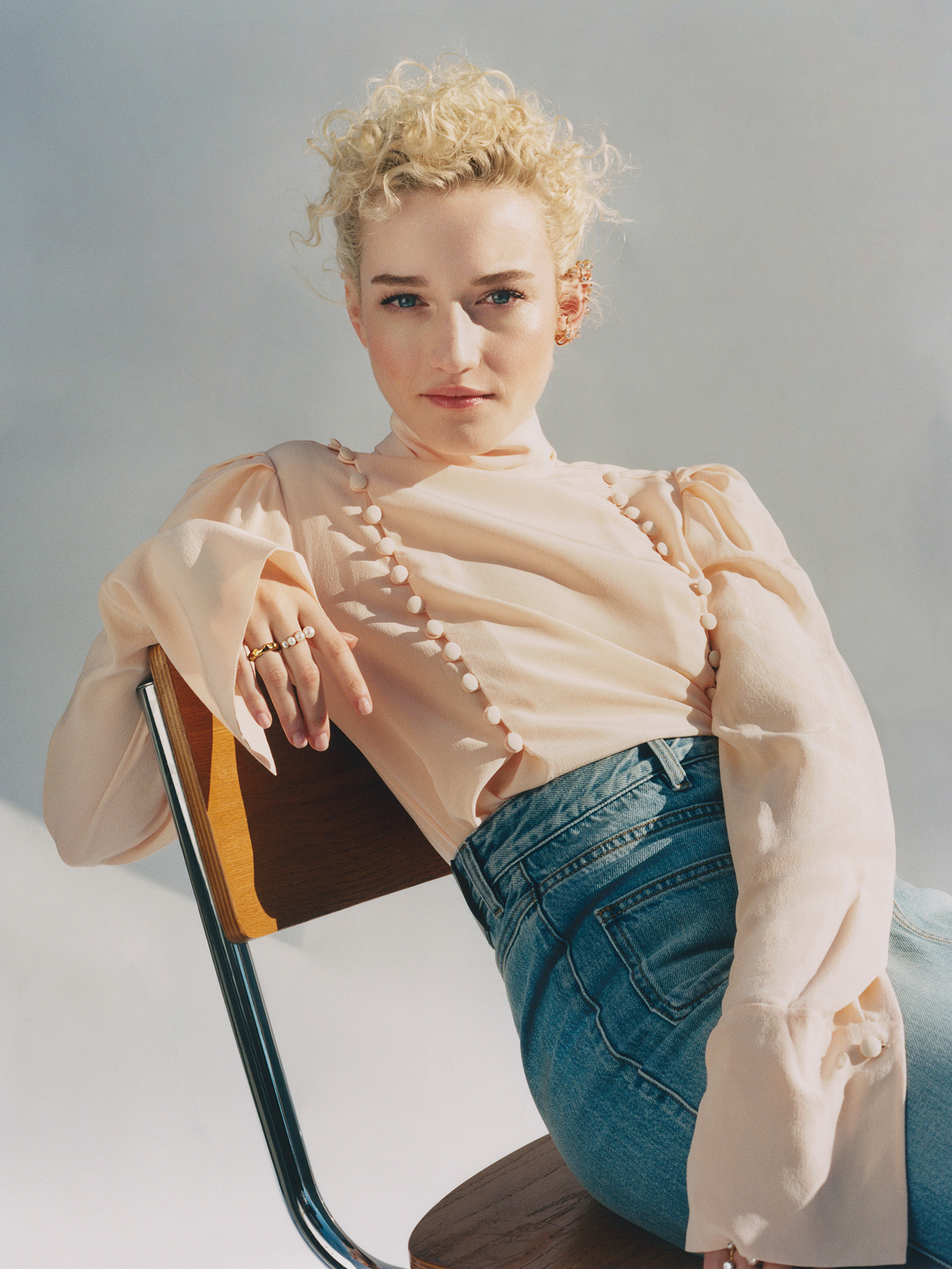 Julia Garner, Porter magazine feature, Cover story, Leading the industry, 1470x1960 HD Phone