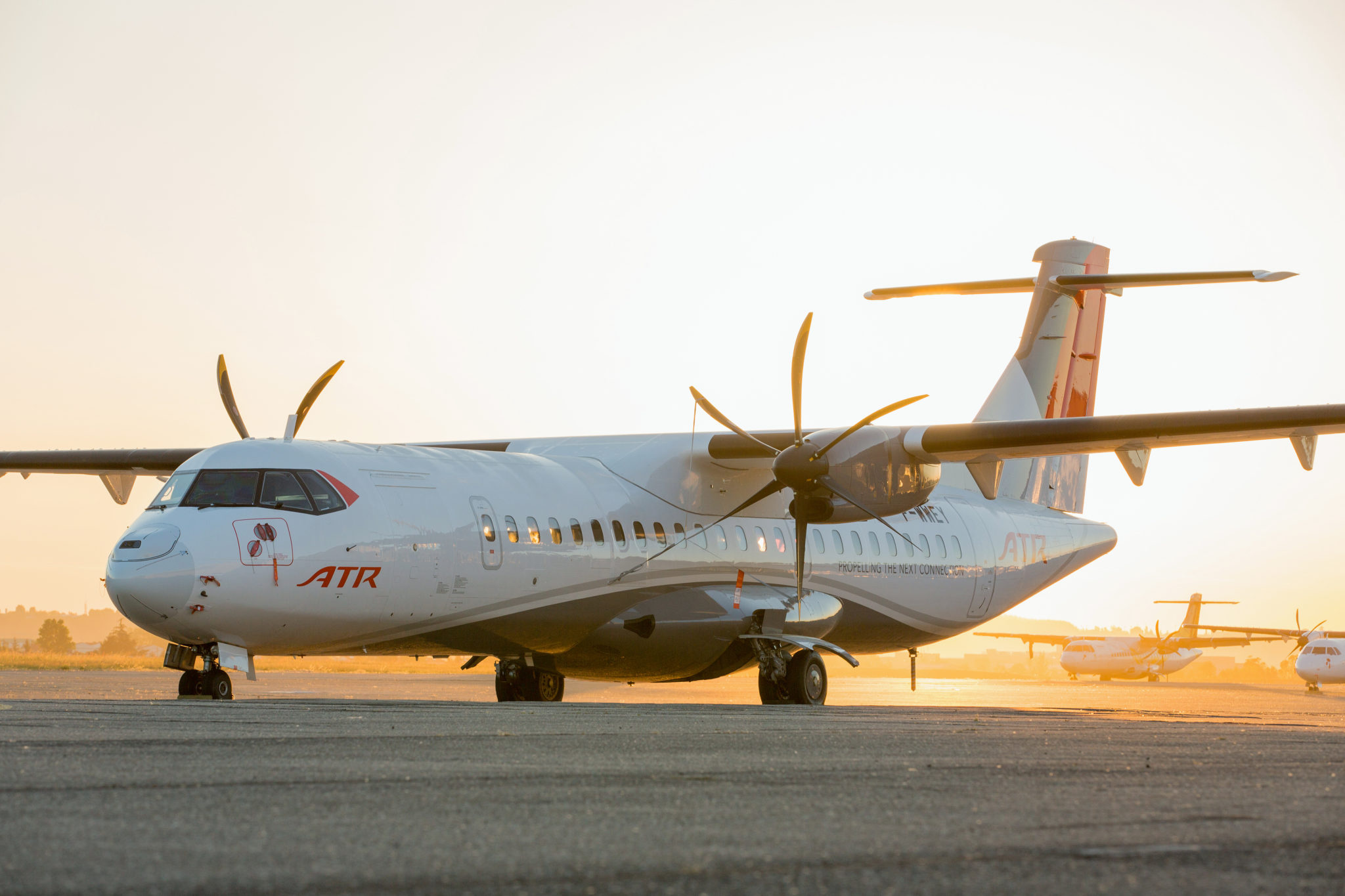 ATR aircraft family, Efficient regional transport, Engine and avionics systems, 2050x1370 HD Desktop