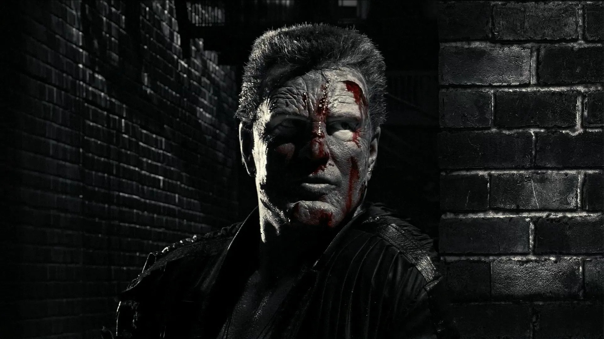 Sin City: Marv, Played by Mickey Rourke in the first film adaptation. 1920x1080 Full HD Wallpaper.