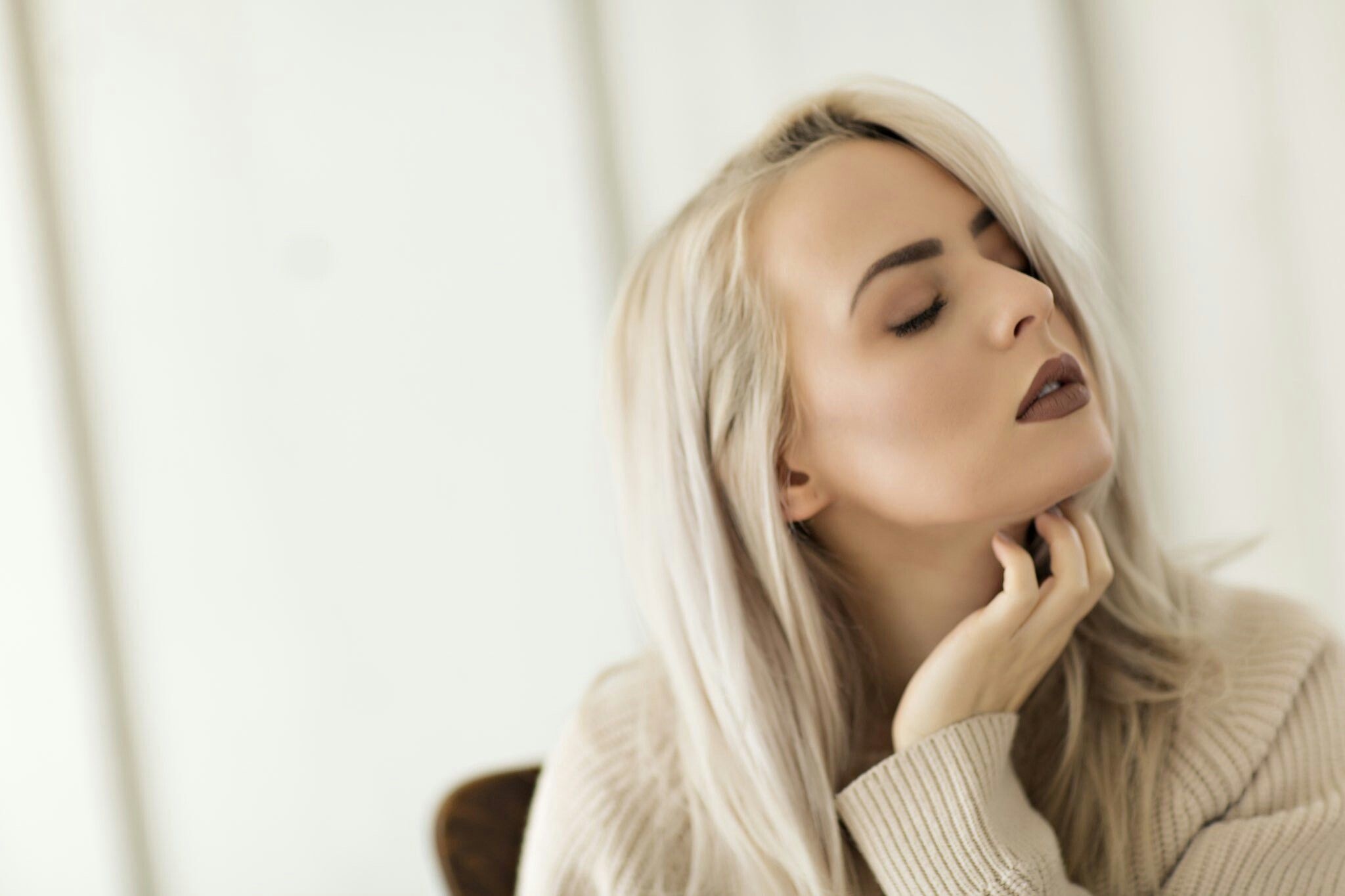 Madilyn Bailey, Stunning portraits, Gorgeous hair styles, Musical icon, 2050x1370 HD Desktop