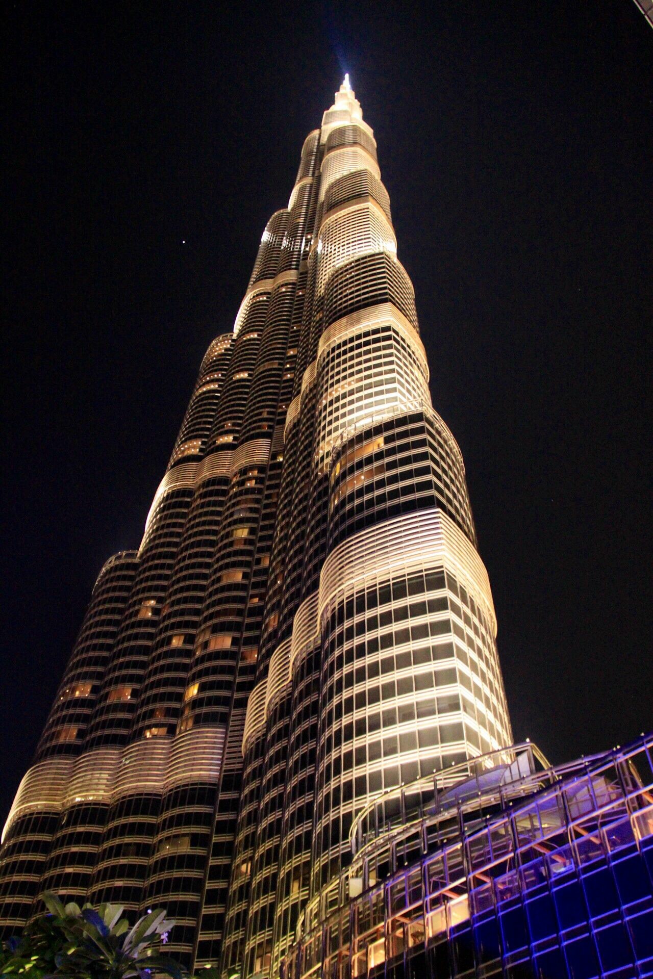 United Arab Emirates: Burj Khalifa, A skyscraper in Dubai, Arabian Peninsula. 1280x1920 HD Background.