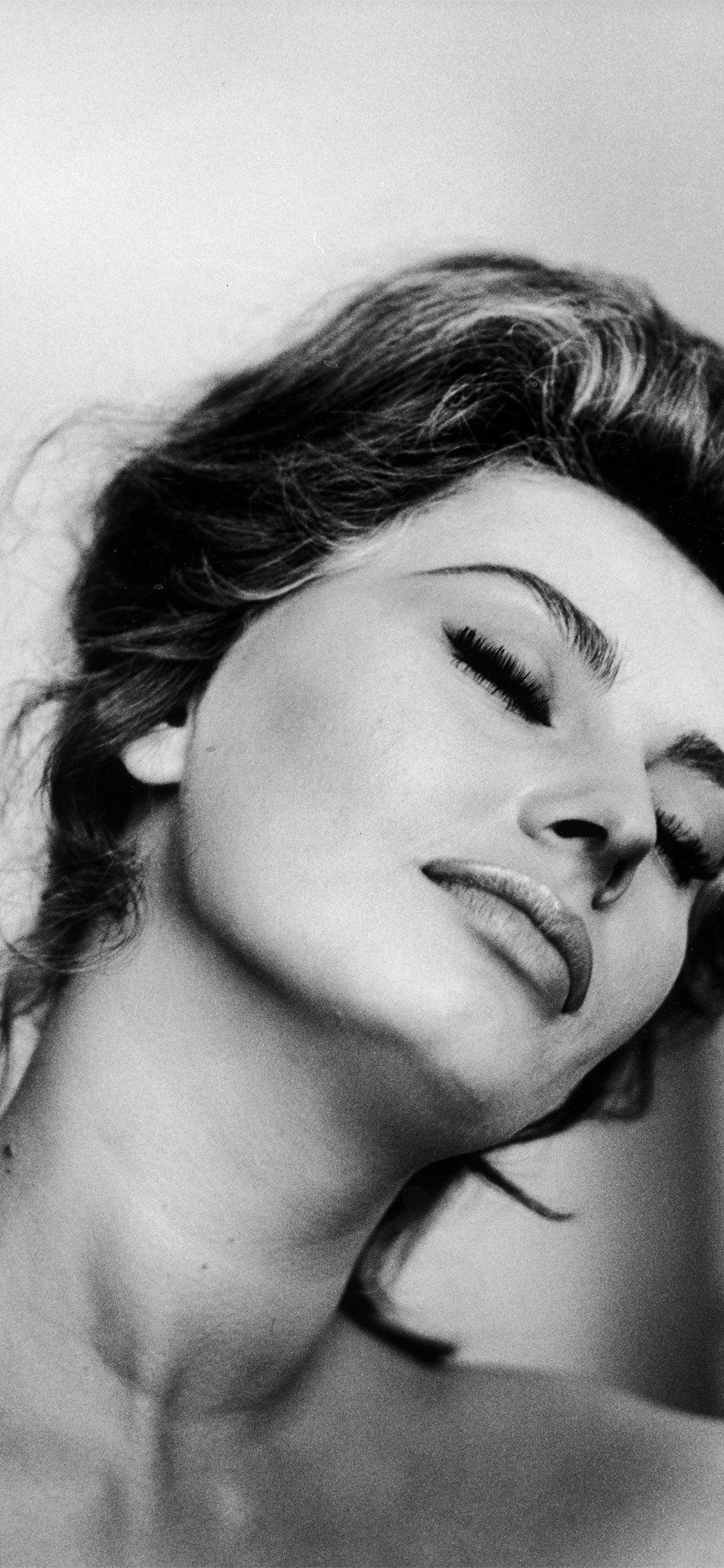 Sophia Loren movies, Best iPhone wallpapers, High definition, Stunning backgrounds, 1130x2440 HD Phone