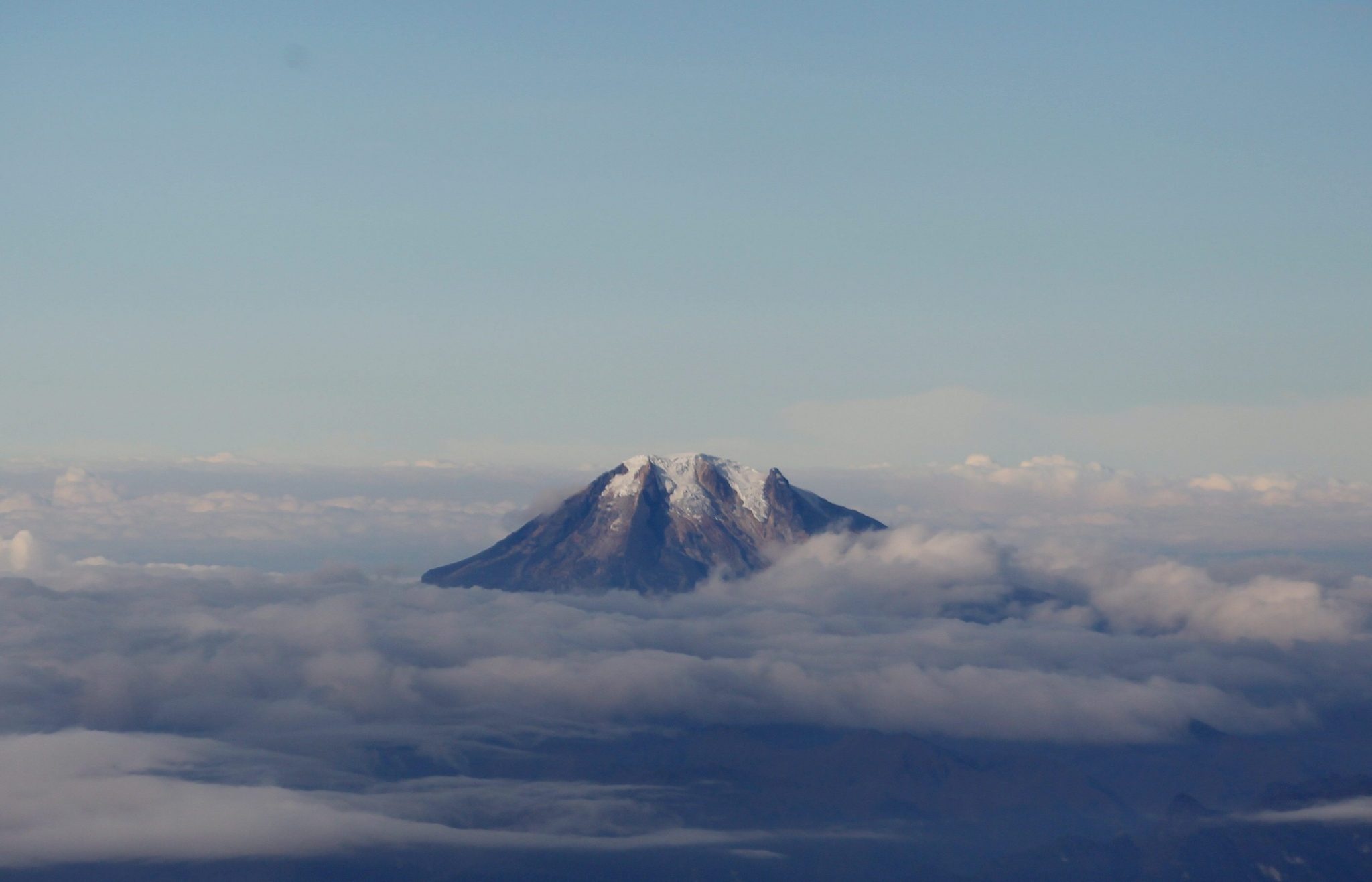 Nevado del Ruiz, Colombian volcano, Seismic activity, Emission of ashes, 2050x1320 HD Desktop