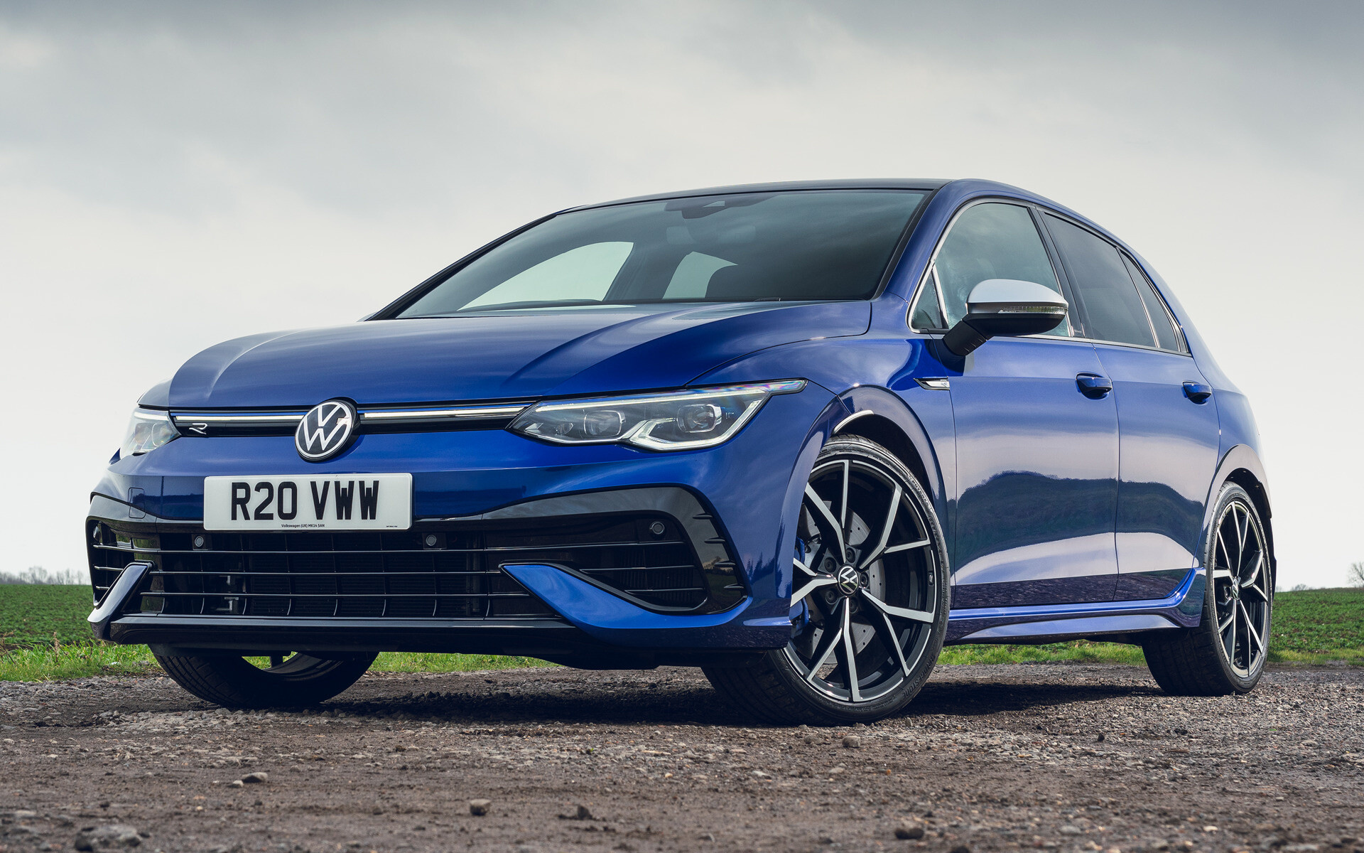 Volkswagen: Golf R, Fitted with a 2.0-litre turbocharged petrol engine. 1920x1200 HD Wallpaper.