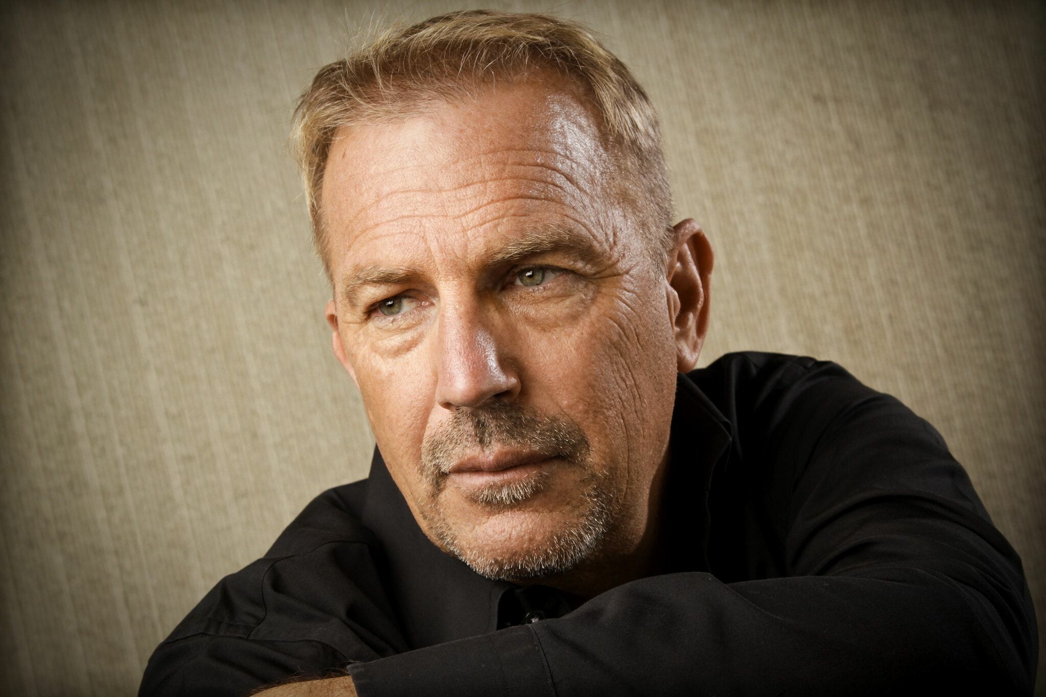 Yellowstone (TV Series): Kevin Costner, An American actor, Two Golden Globe Awards. 2050x1370 HD Wallpaper.