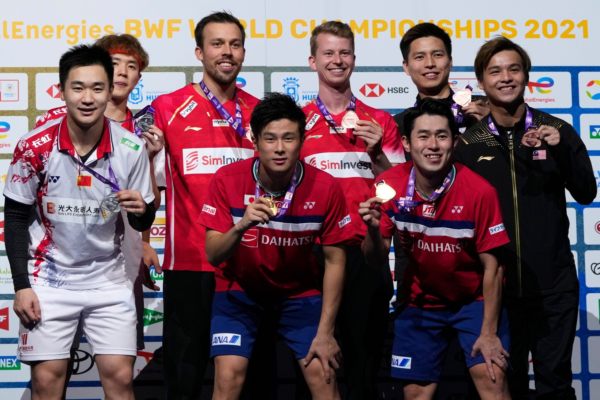 Yugo Kobayashi, BWF World Championships, Podium medallists, Badminton showdown, 2050x1370 HD Desktop