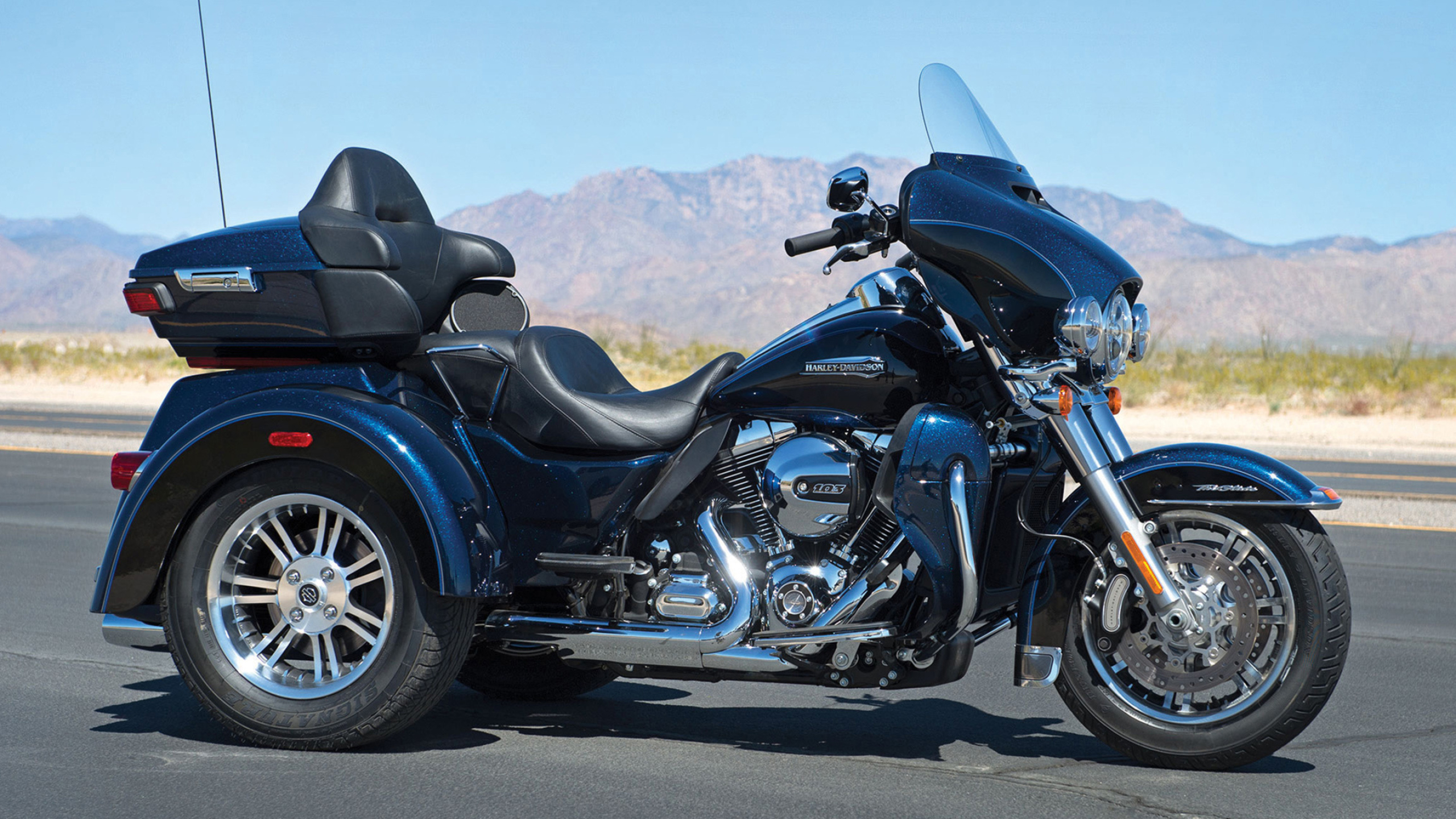 Harley-Davidson Tri Glide Ultra, Trike motorcycle, HD desktop wallpaper, Iconic brand, 2560x1440 HD Desktop