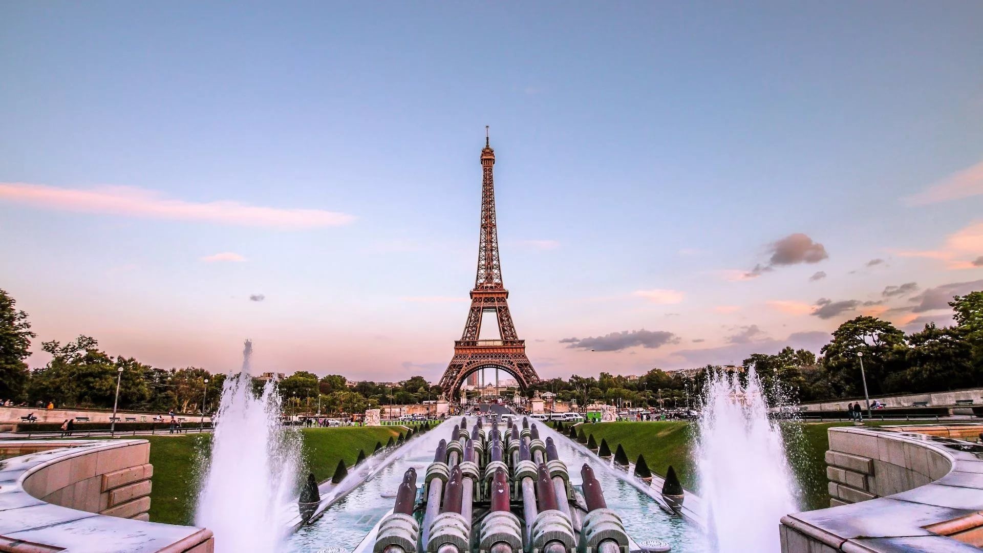 Paris: The French historic, political and economic capital. 1920x1080 Full HD Wallpaper.