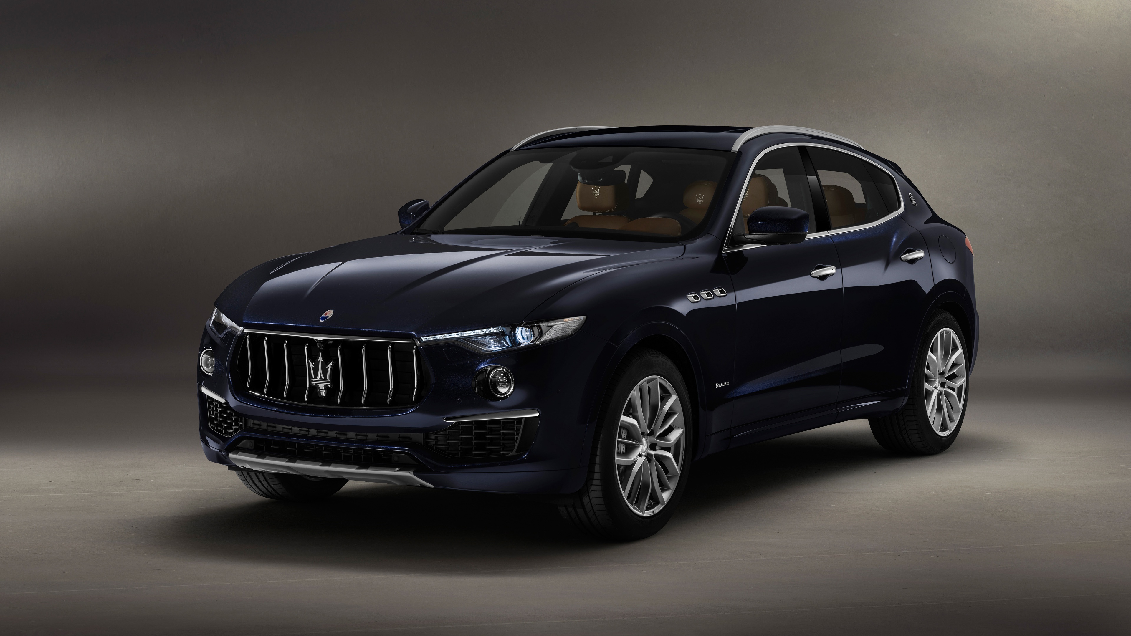 Maserati Levante, 4K Ultra HD, Breathtaking background, Automotive artistry, 3840x2160 4K Desktop