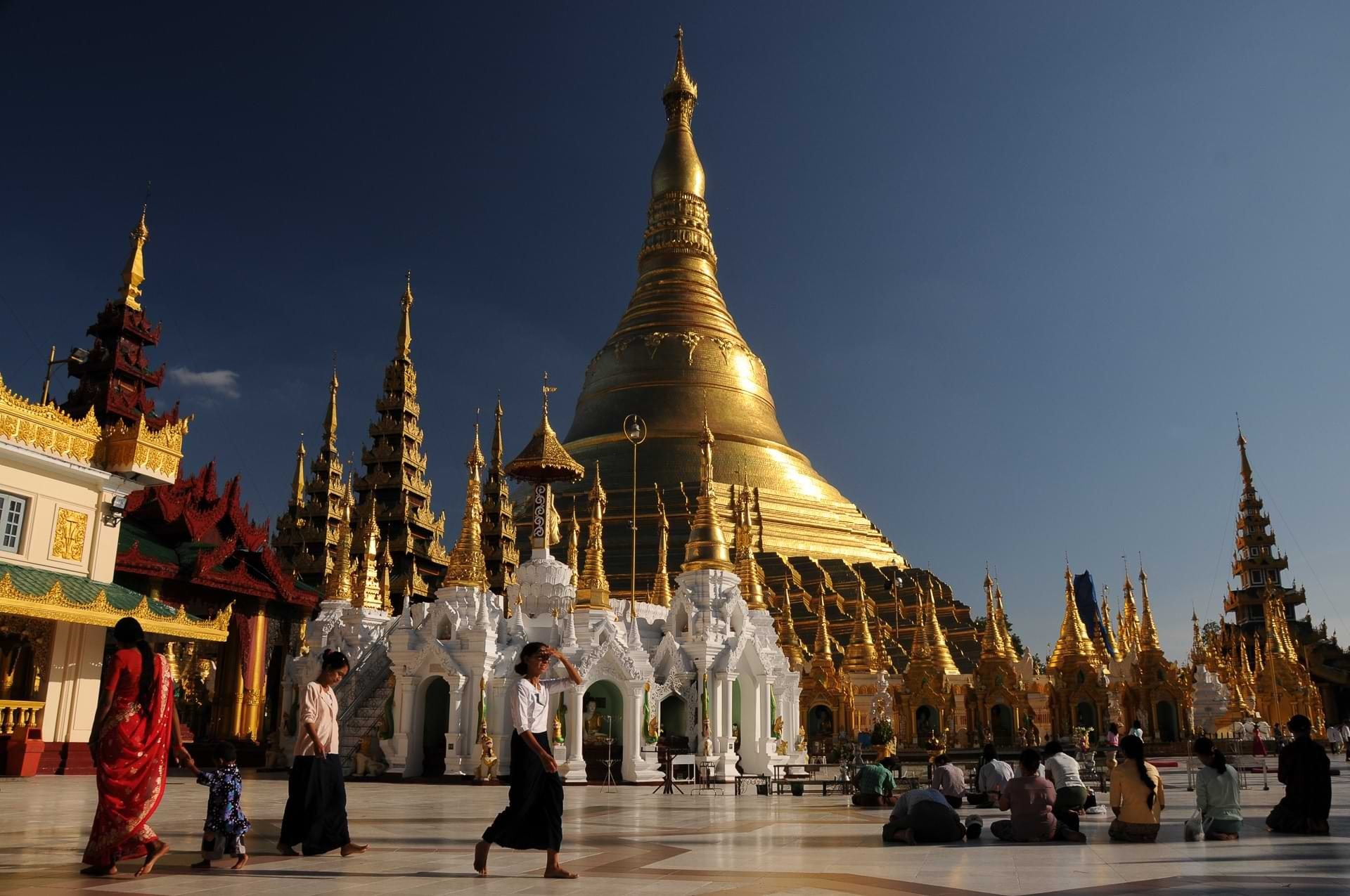 Shwedagon Pagoda, Myanmar, Travel highlight, Buddhist temple, 1920x1280 HD Desktop