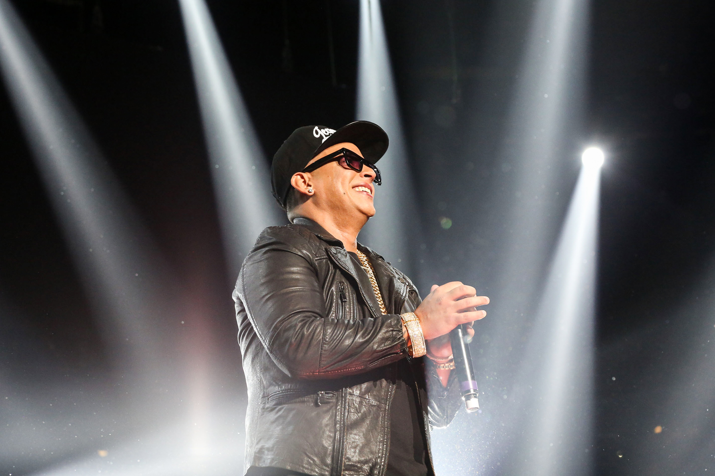 Reggaeton Music: Daddy Yankee's performance, King of Reggaeton, Final album, Retirement. 2500x1670 HD Wallpaper.