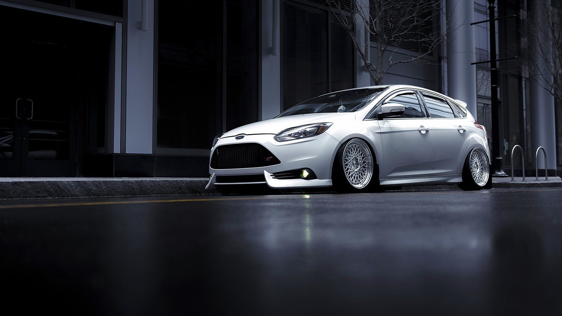 Ford Focus: Was first introduced in 1998 as a replacement for the Escort. 1920x1080 Full HD Wallpaper.