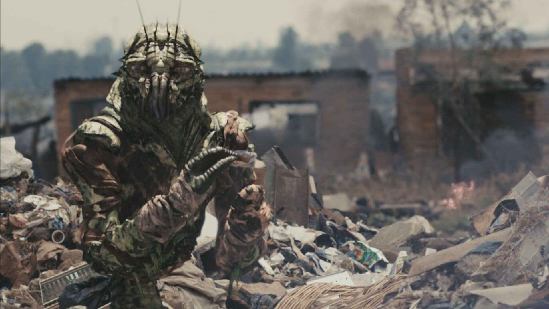 District 9: A sci-fi film directed by Neill Blomkamp and produced by Carolynne Cunningham and Peter Jackson. 1920x1080 Full HD Background.