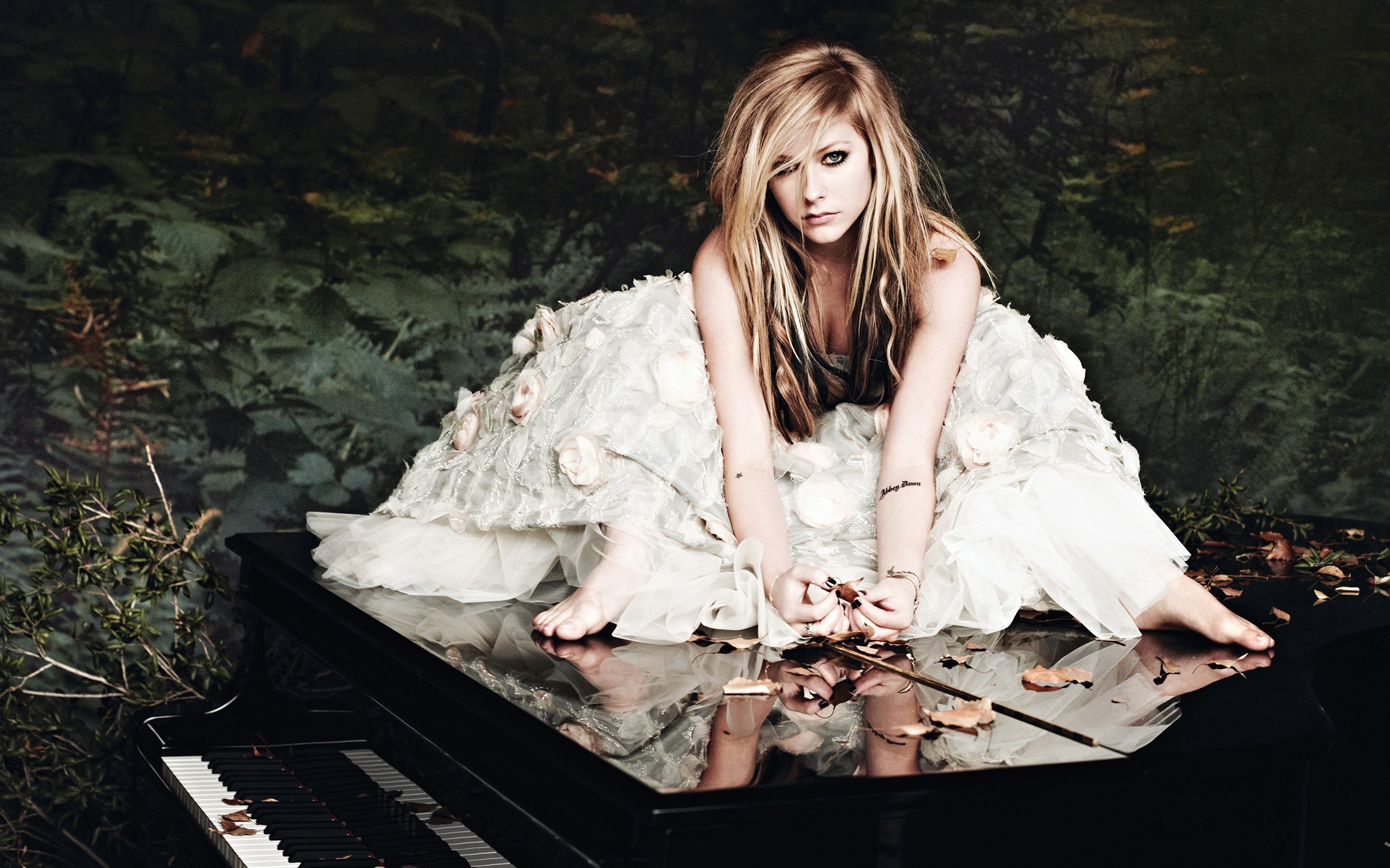Avril Lavigne, Goodbye lullaby, 2560x1600 HD Desktop