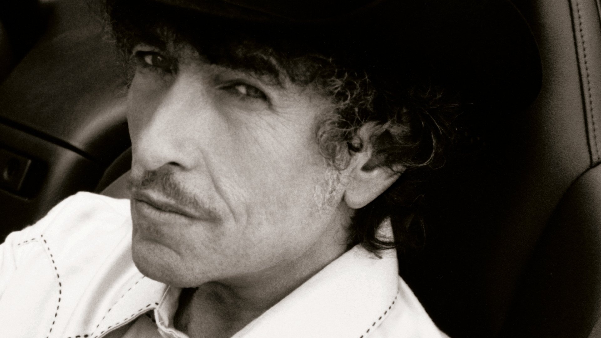 Bob Dylan: Minnesota-born American singer-songwriter, Celebrity. 1920x1080 Full HD Background.