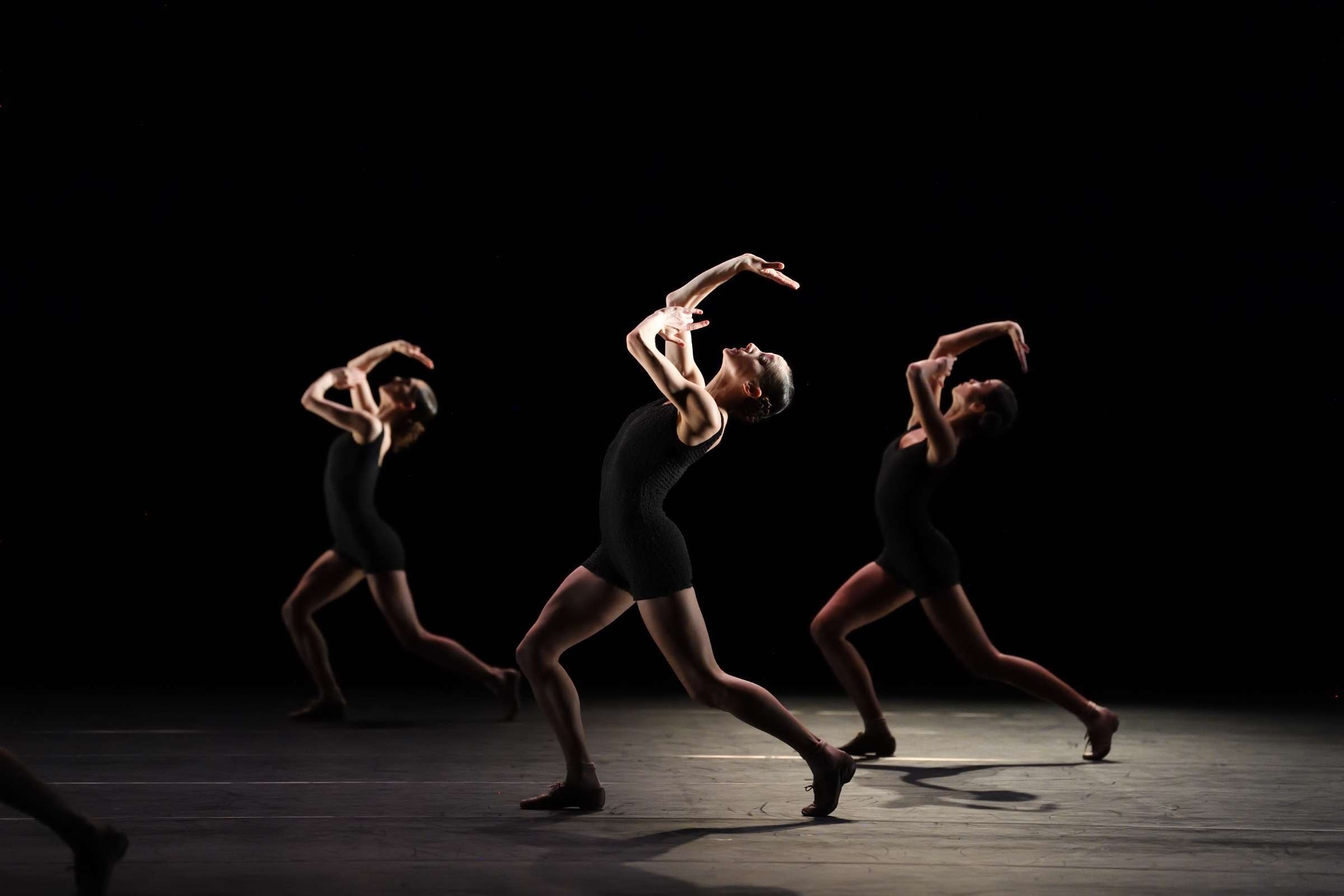 Contemporary Dance: Group dancing, Improvisational elements, Various modern dance techniques. 2400x1600 HD Background.