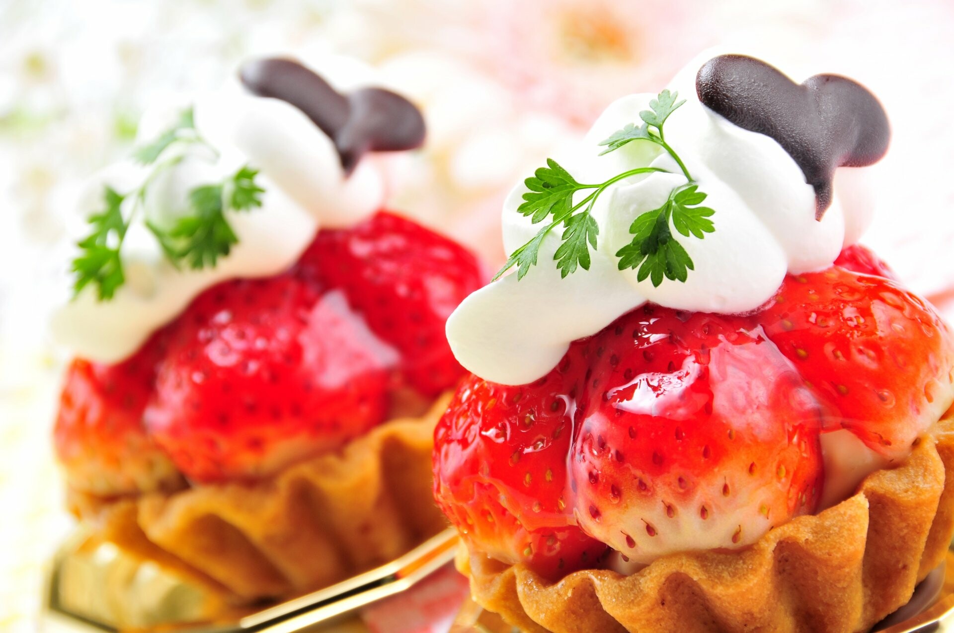 Sweets: Homemade cupcakes, Strawberry, Cream. 1920x1280 HD Wallpaper.