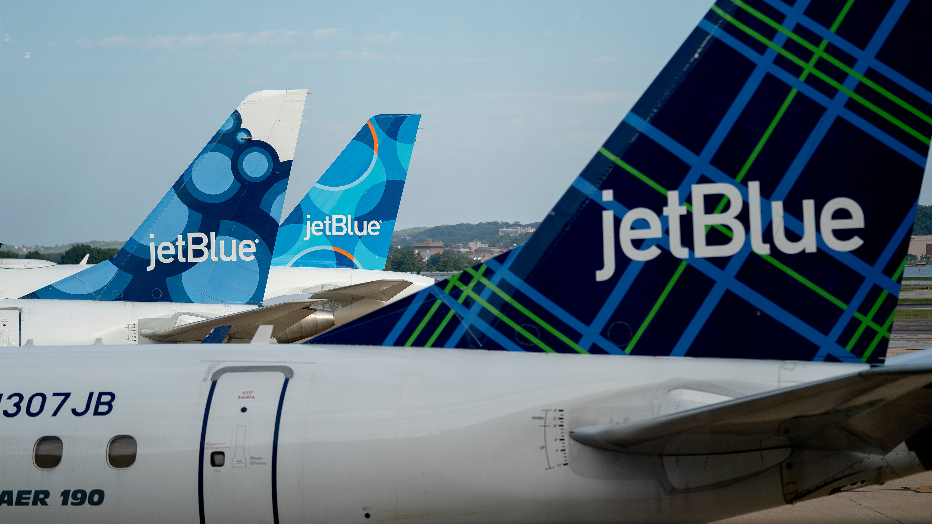 JetBlue Airways, Pilot Suspected, Being Drunk, Buffalo, 3000x1690 HD Desktop