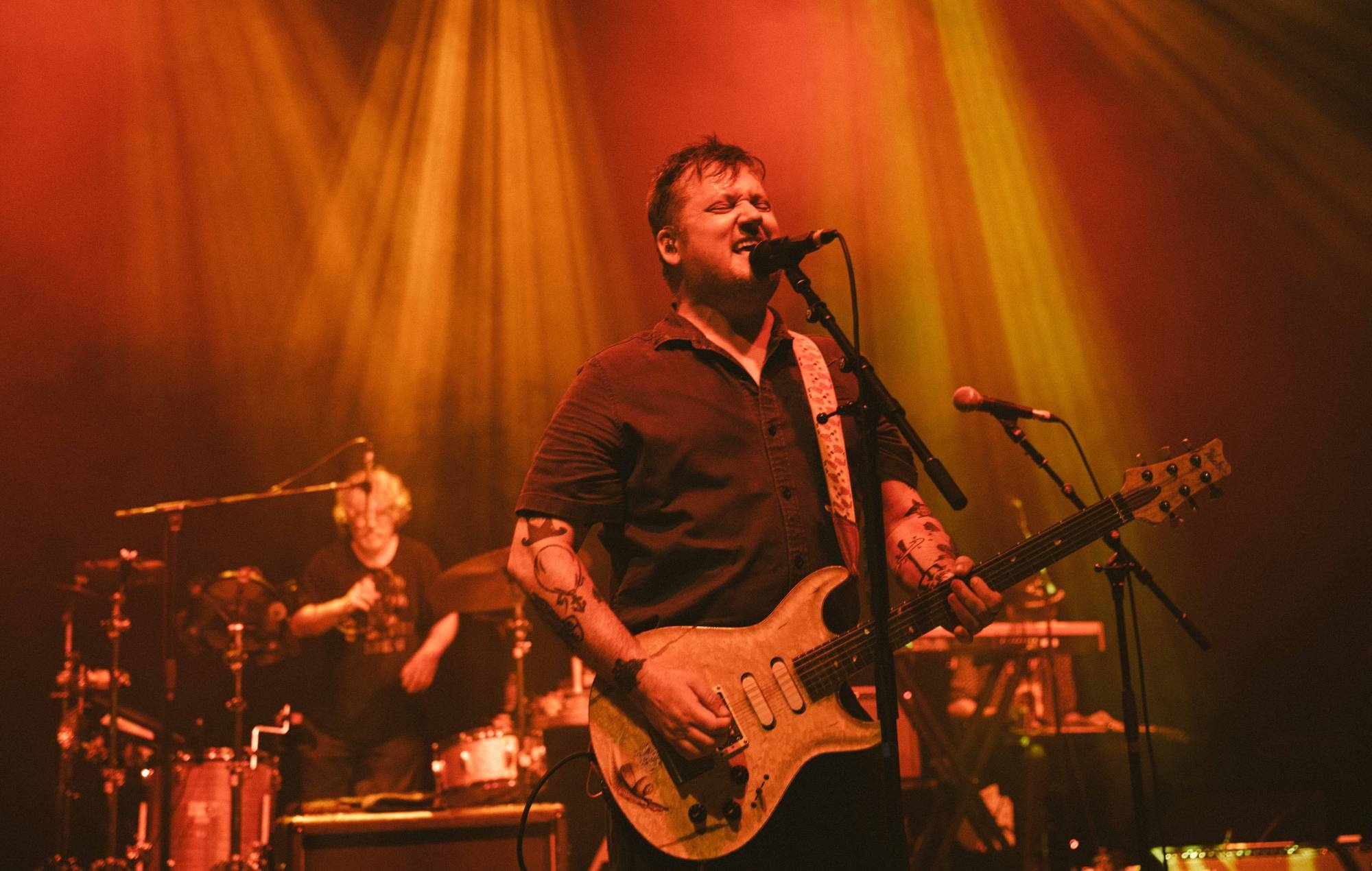 Modest Mouse, Live in London, Indie, Red Hot, 2000x1270 HD Desktop
