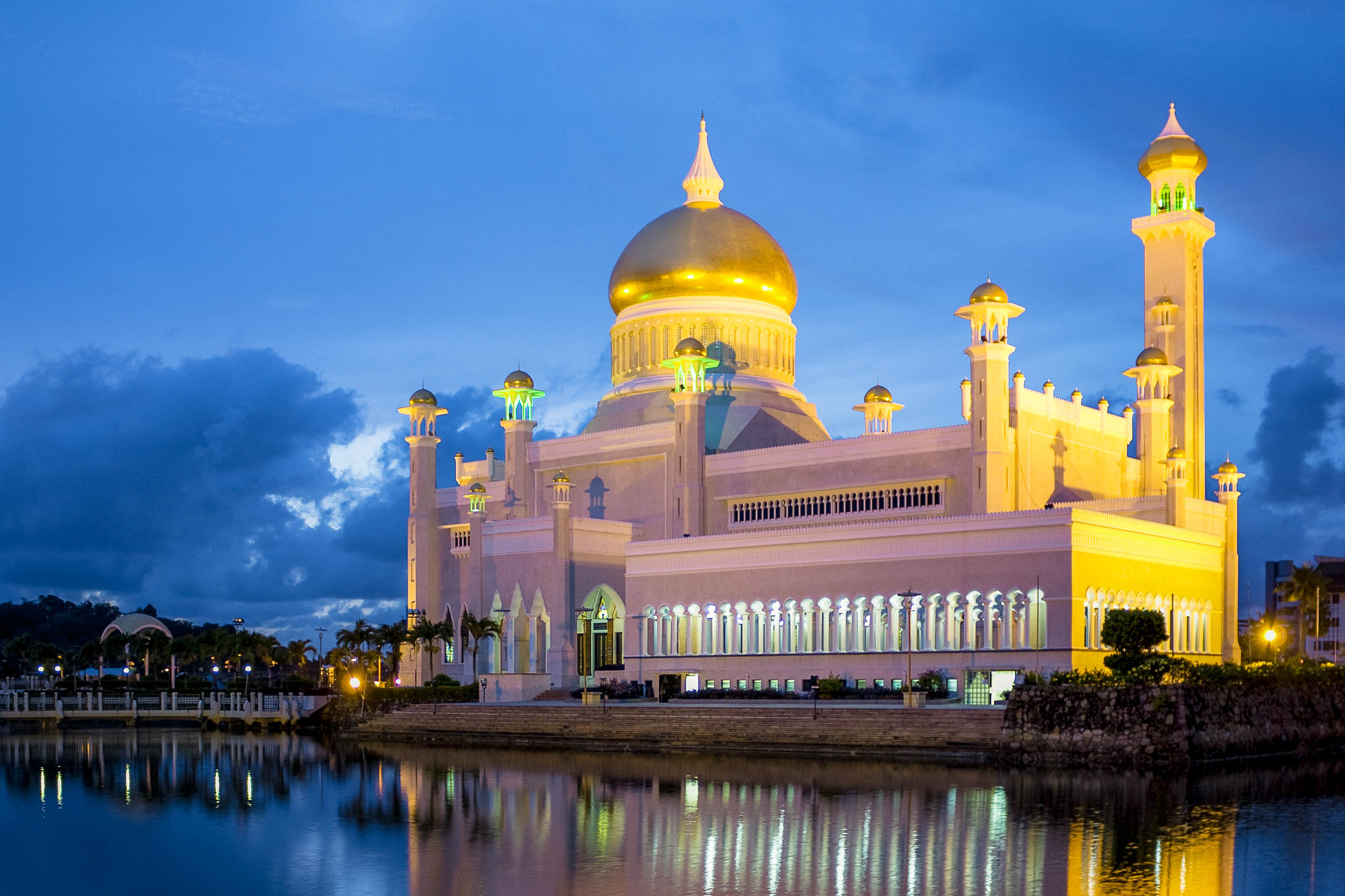 Omar Ali Saifuddin Moschee, Bandar Seri Begawan, Brunei, Travel, 2600x1740 HD Desktop
