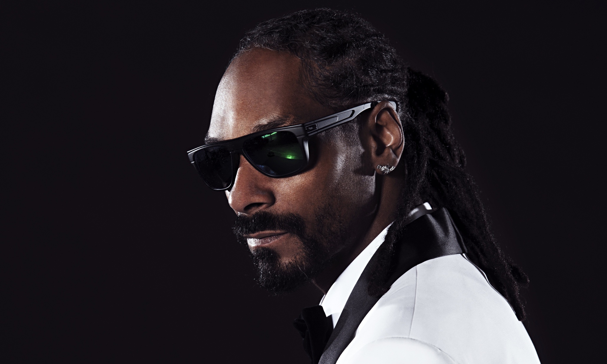 Snoop Dogg, Celebrity wallpaper, HD image, Stylish portrayal, 2060x1240 HD Desktop