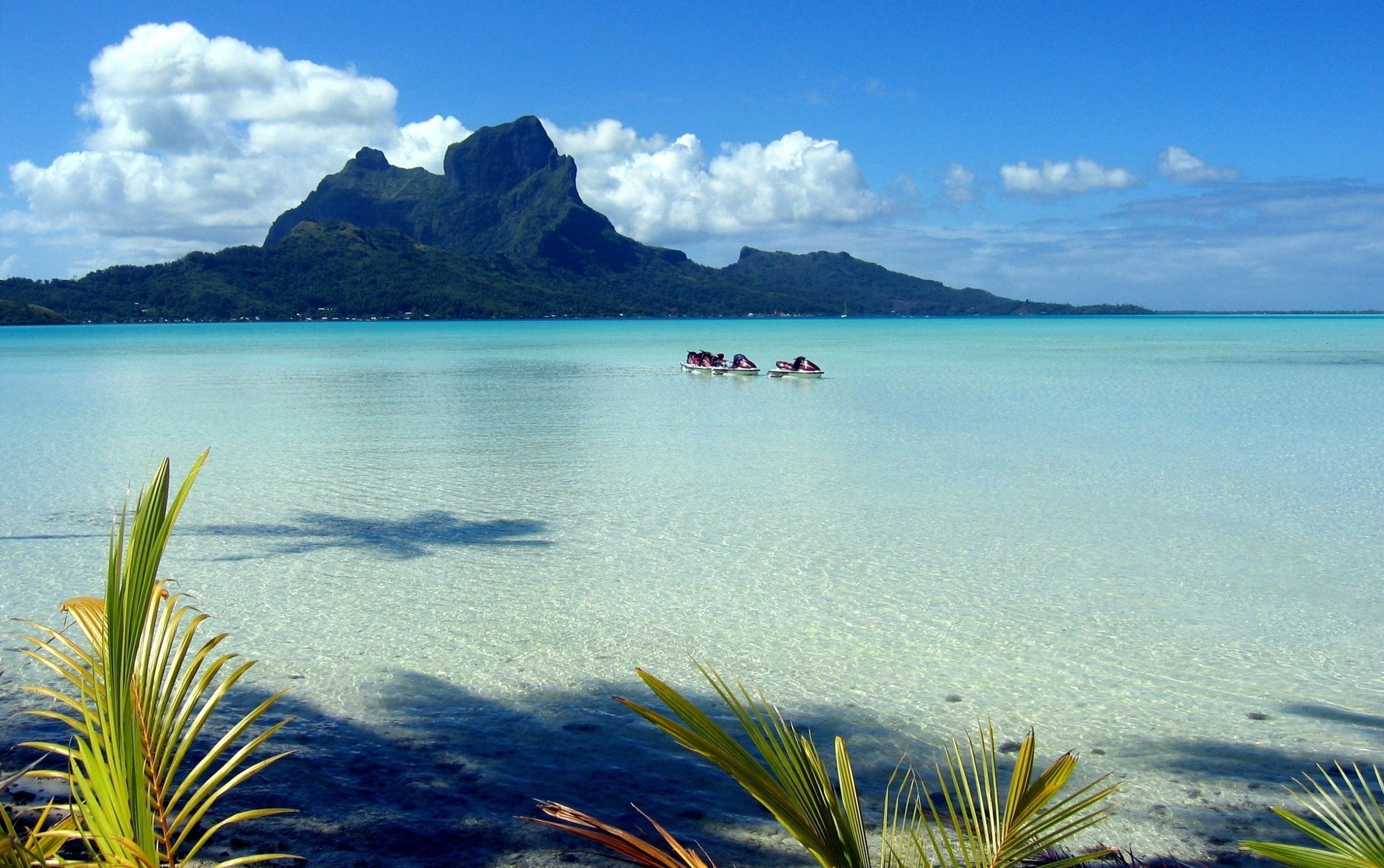 Bora Bora: This tropical paradise, Pacific Ocean, Turquoise lagoon. 2550x1600 HD Wallpaper.
