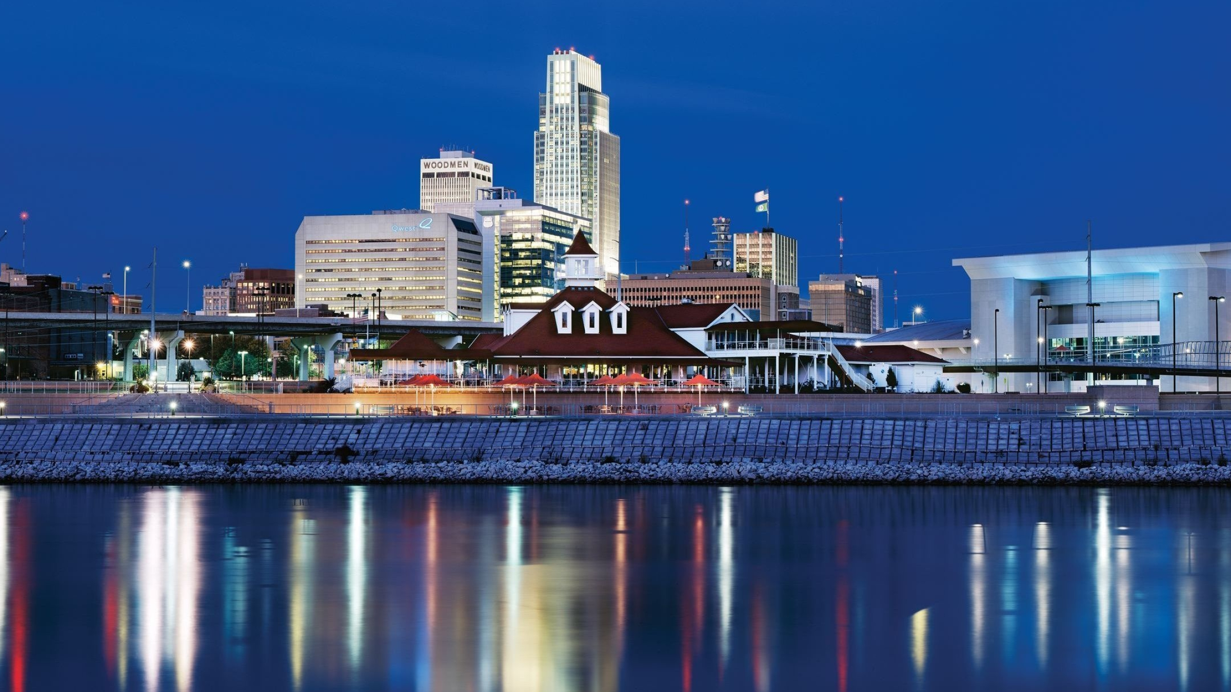 Omaha skyline, City panorama, Tourist attractions, 2400x1350 HD Desktop