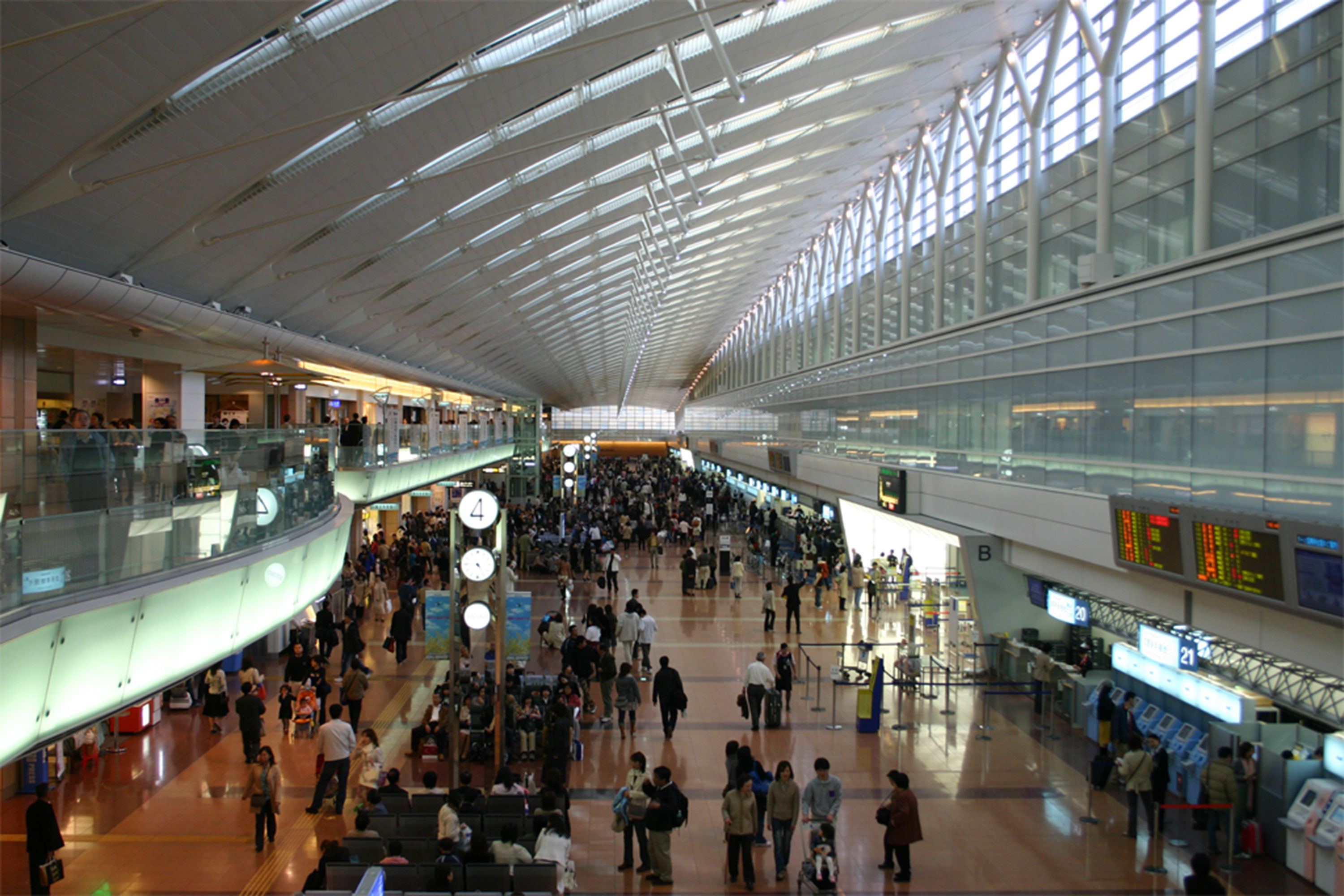 Haneda Airport, Muslim-friendly services, Haneda food, Airport facilities, 3000x2000 HD Desktop