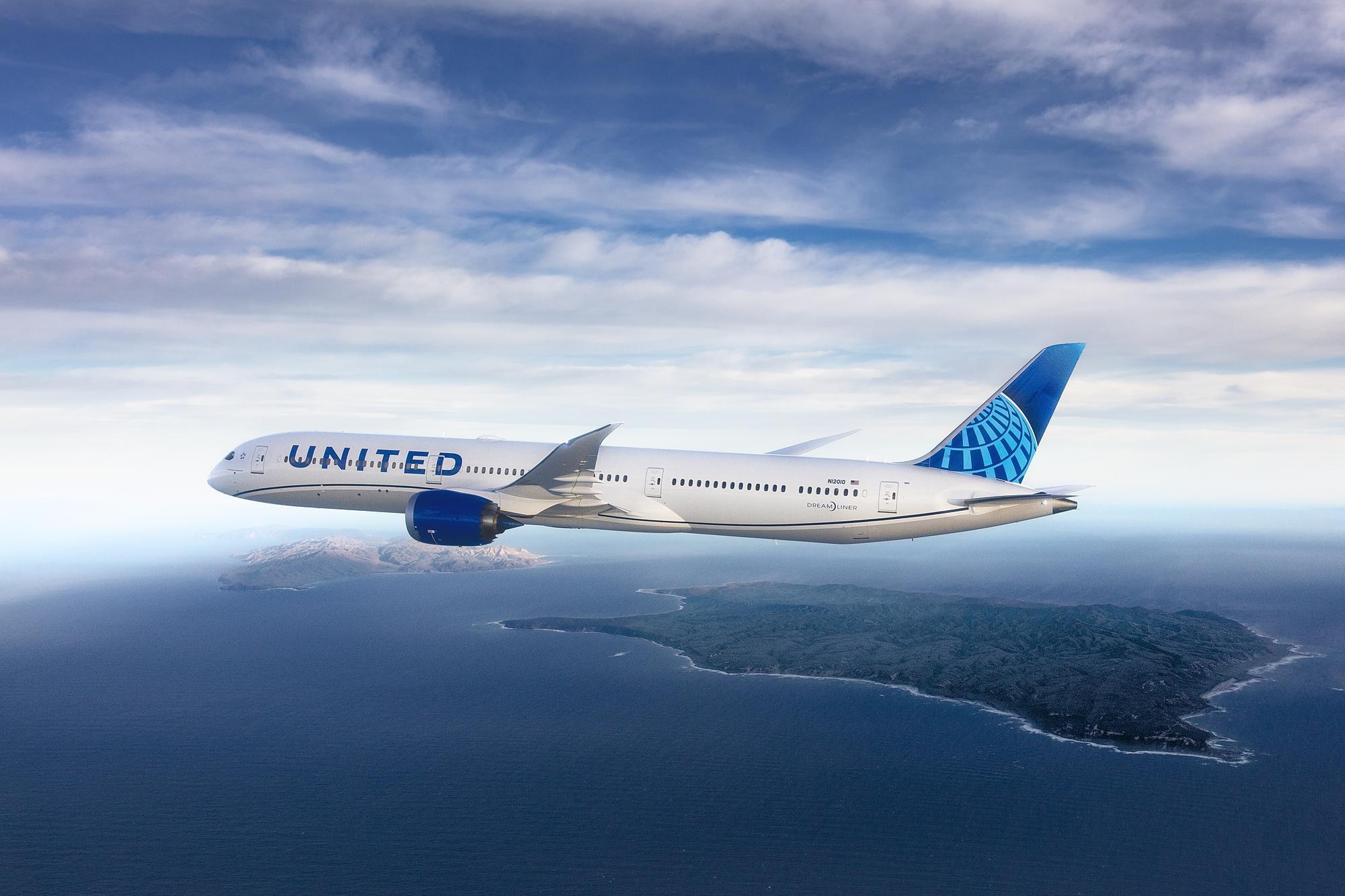 United Airlines, Suspends routes, Live and lets fly, 2000x1340 HD Desktop