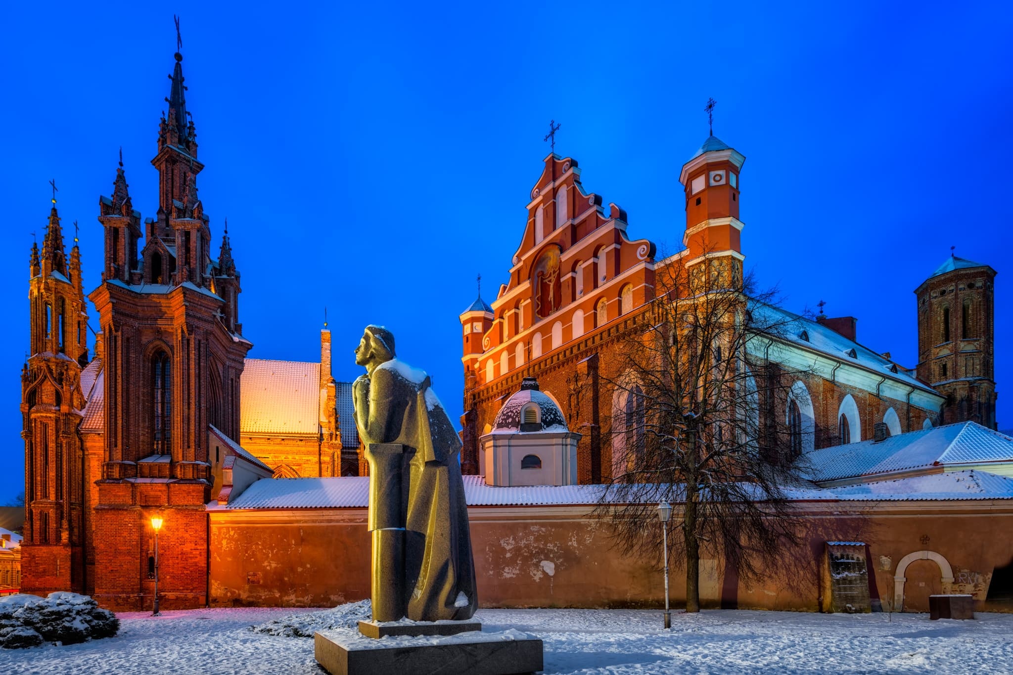 St. Anne's Church, Vilnius landmark, Architectural wonder, Nico Trinkhaus photo, 2050x1370 HD Desktop