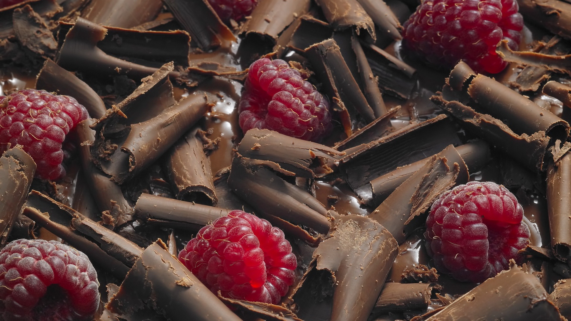 Decadent chocolate, Berry clipping, Delicious indulgence, Irresistible combination, 1920x1080 Full HD Desktop