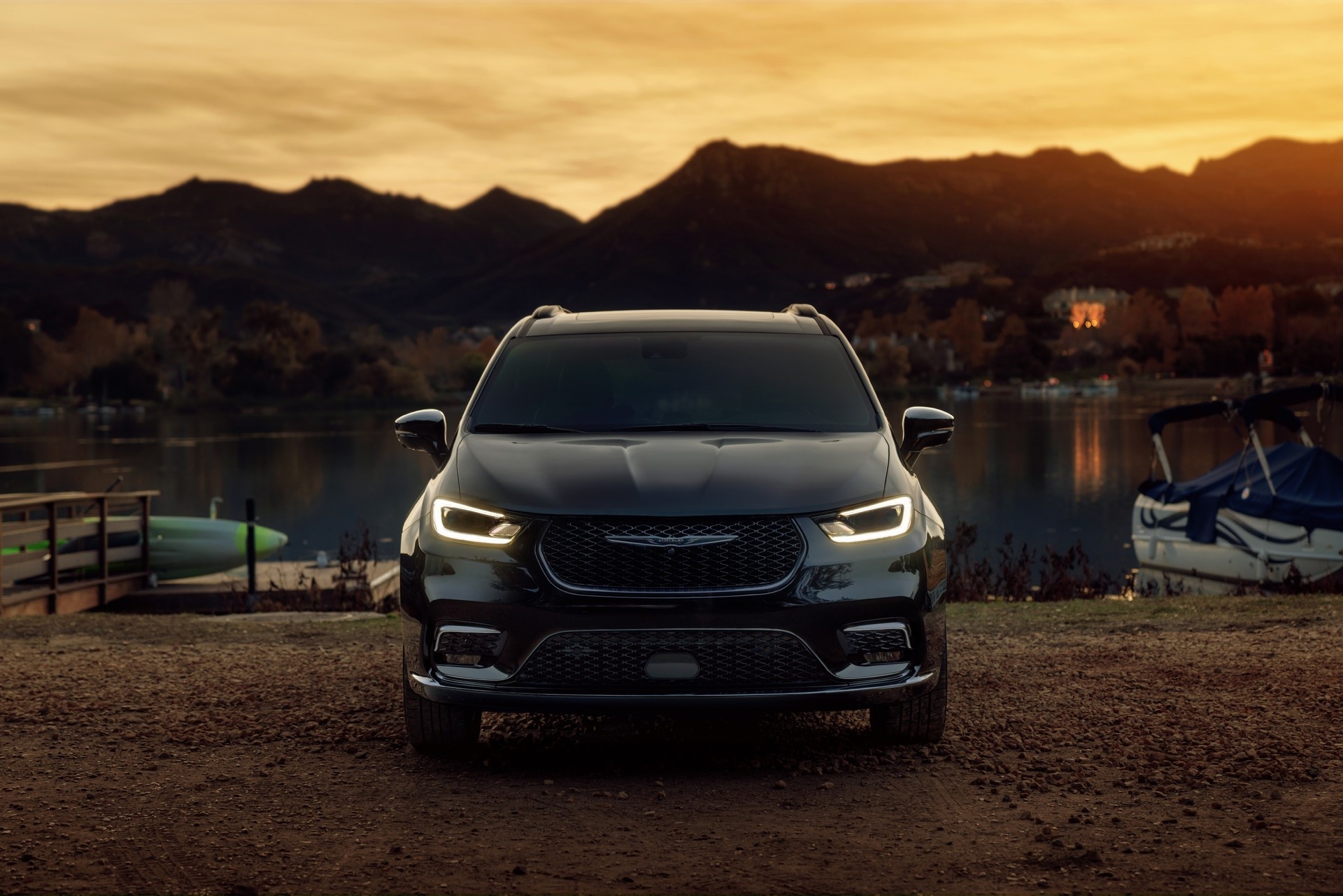 Chrysler Pacifica, 2021 limited edition, Front wallpapers, Motortread, 1920x1290 HD Desktop