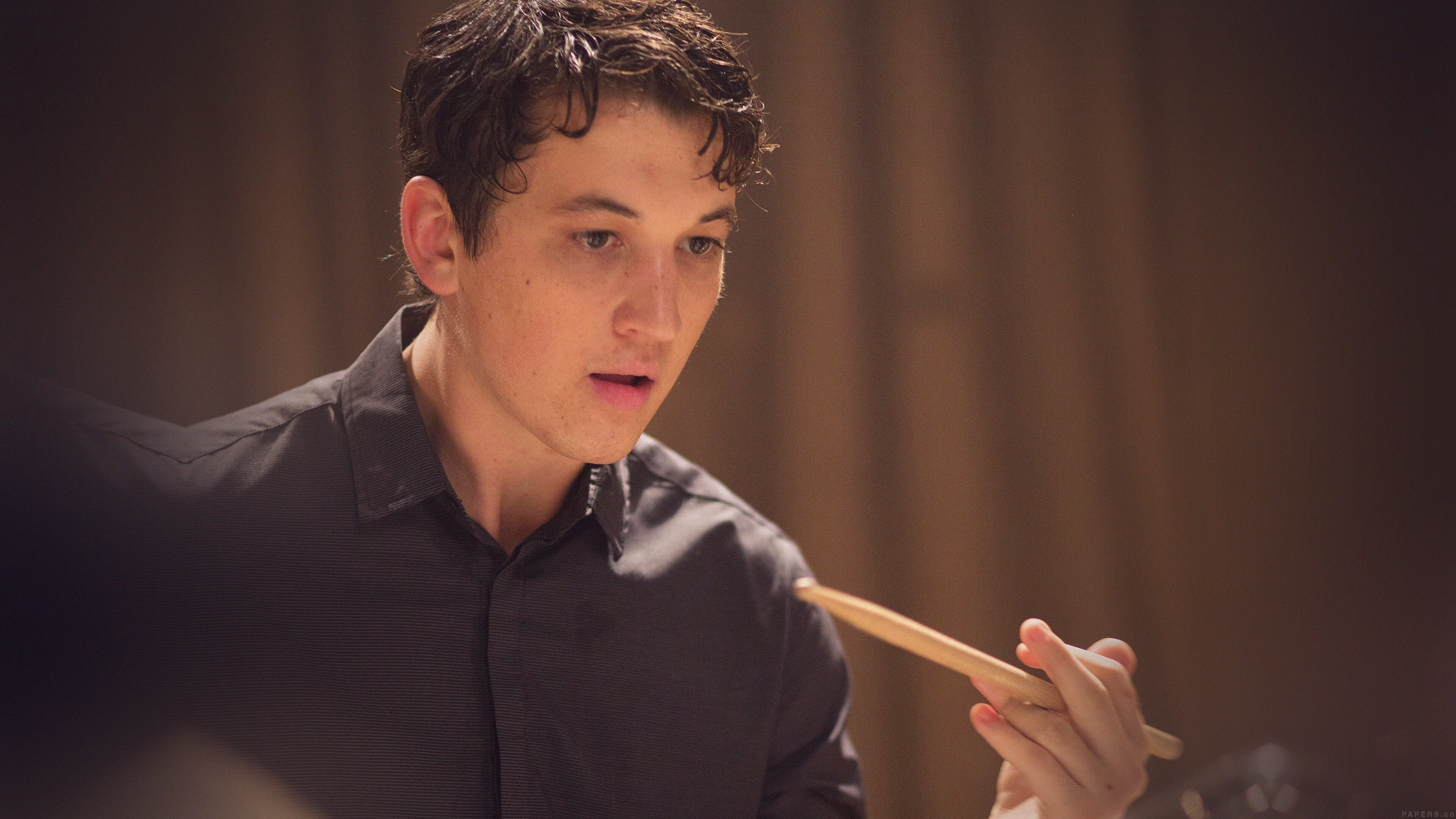 Whiplash: Miles Teller as Andrew Neiman, an ambitious young jazz drummer at Shaffer Conservatory. 3840x2160 4K Background.