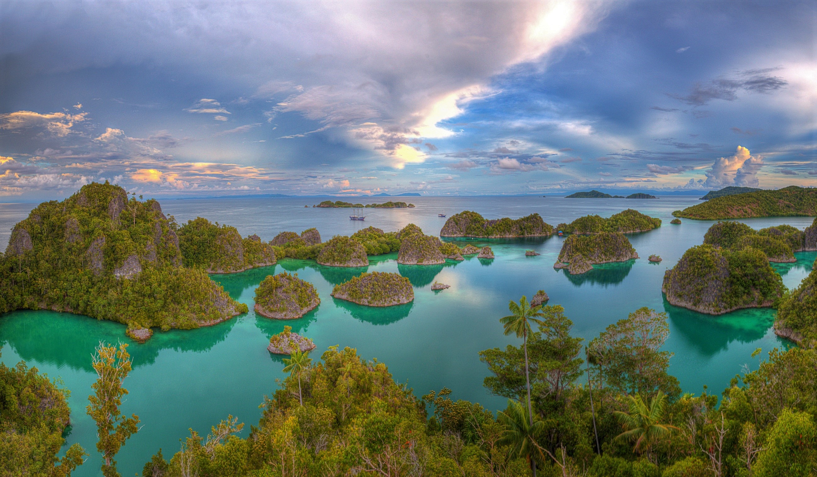 Beautiful Indonesia, Picturesque landscapes, Stunning wallpapers, Awe-inspiring sights, 2600x1520 HD Desktop