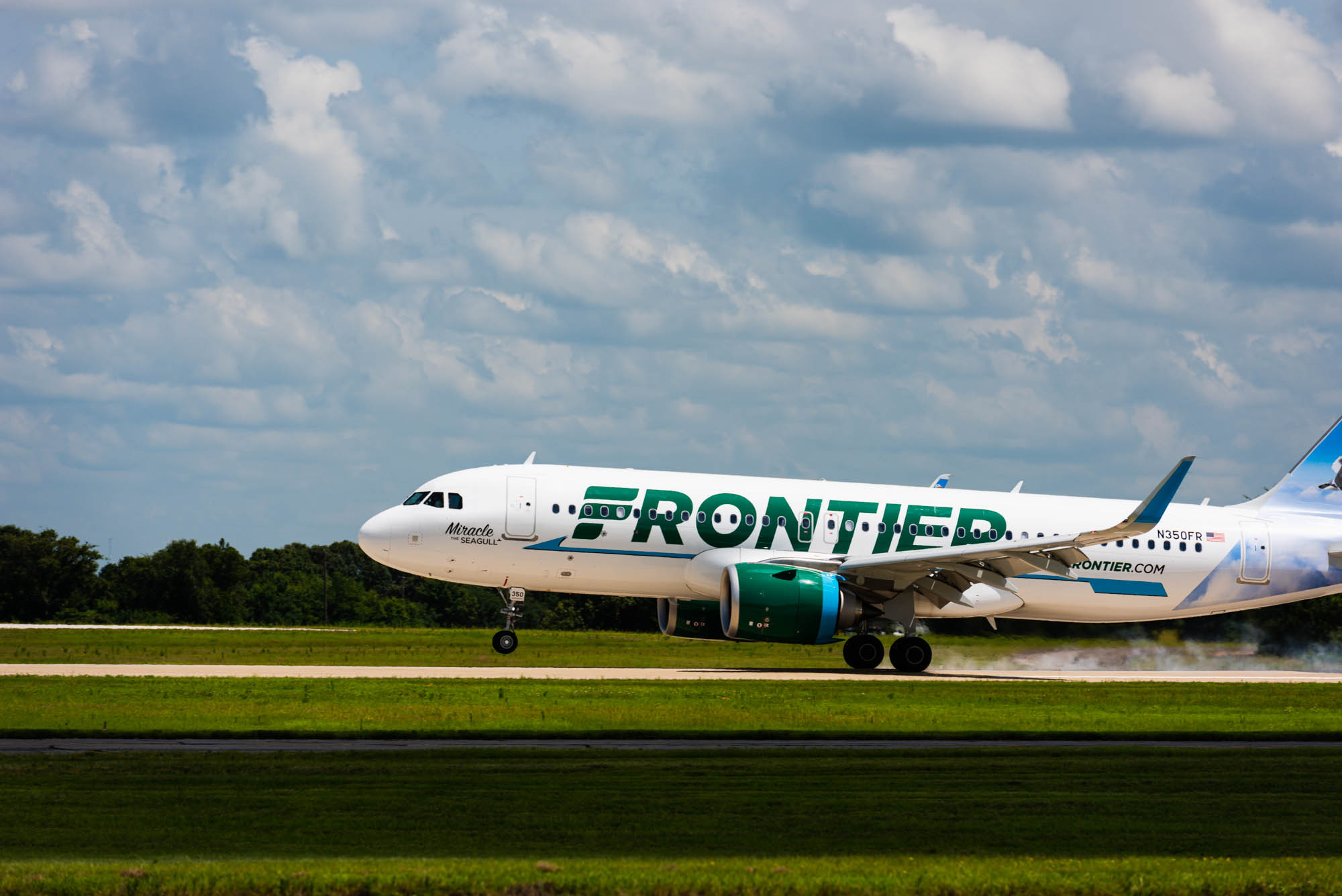 Frontier Airlines, Resume Tyler service, 2000x1340 HD Desktop