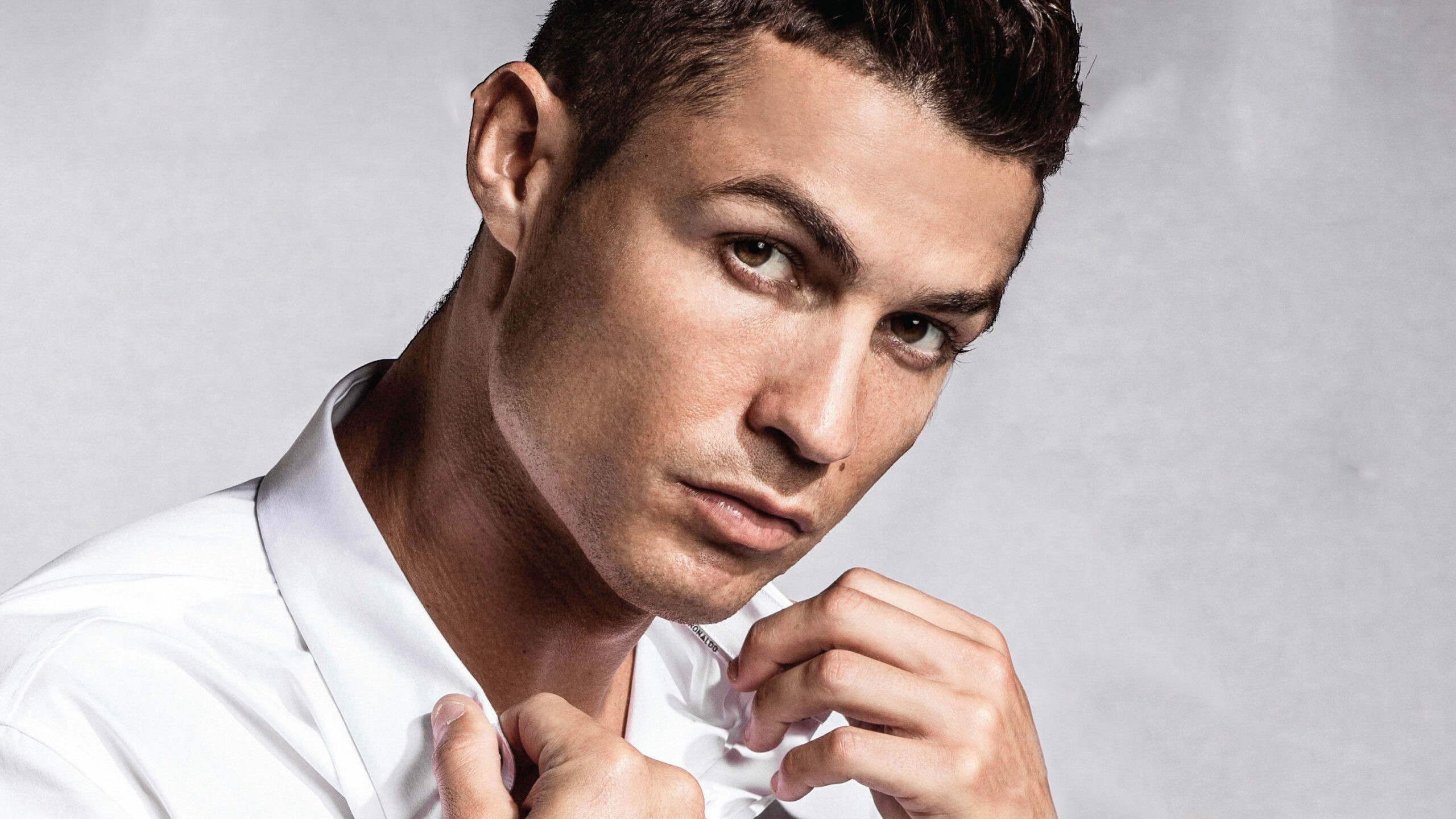 Cristiano Ronaldo, Year 2020, Trending image, Iconic pose, 2560x1440 HD Desktop