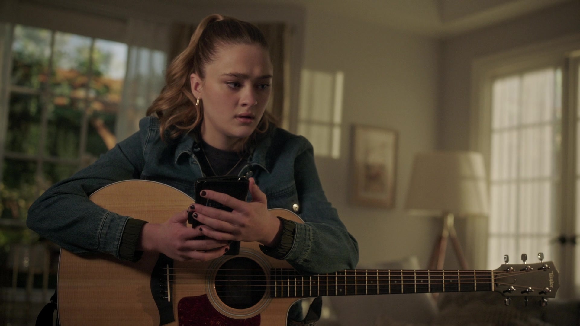 Taylor Guitar Of Lizzy Greene As Sophie Dixon In A Million Little Things S04E19 1920x1080